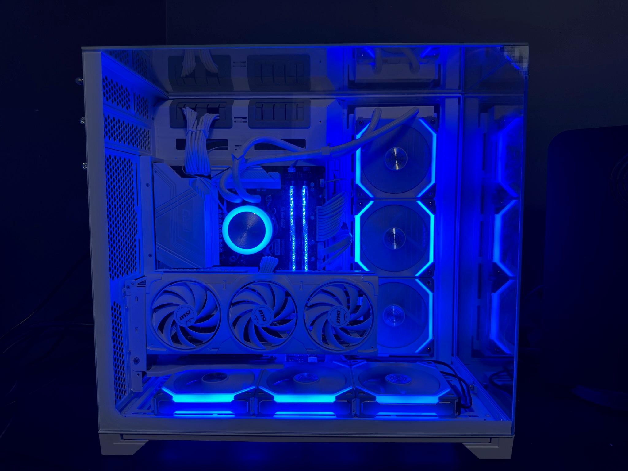 All white 5080/Ryzen 9 7950x3D/32GB RAM/2TB Pc