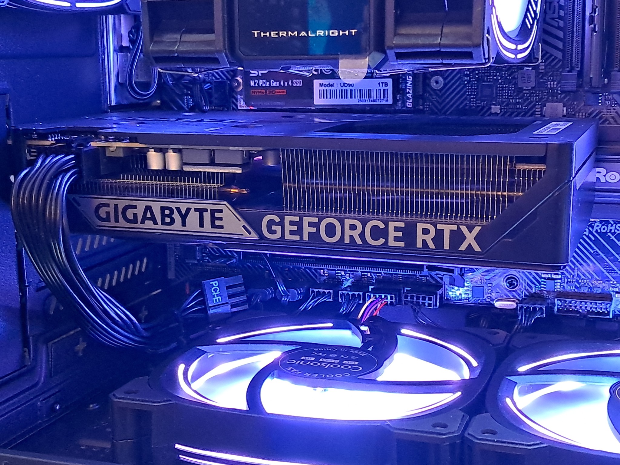 Airflow King 👑 RTX 5060 | Ryzen 5 8400F | 32GB DDR5 | Digital CPU Display | 1TB SSD | WiFi!