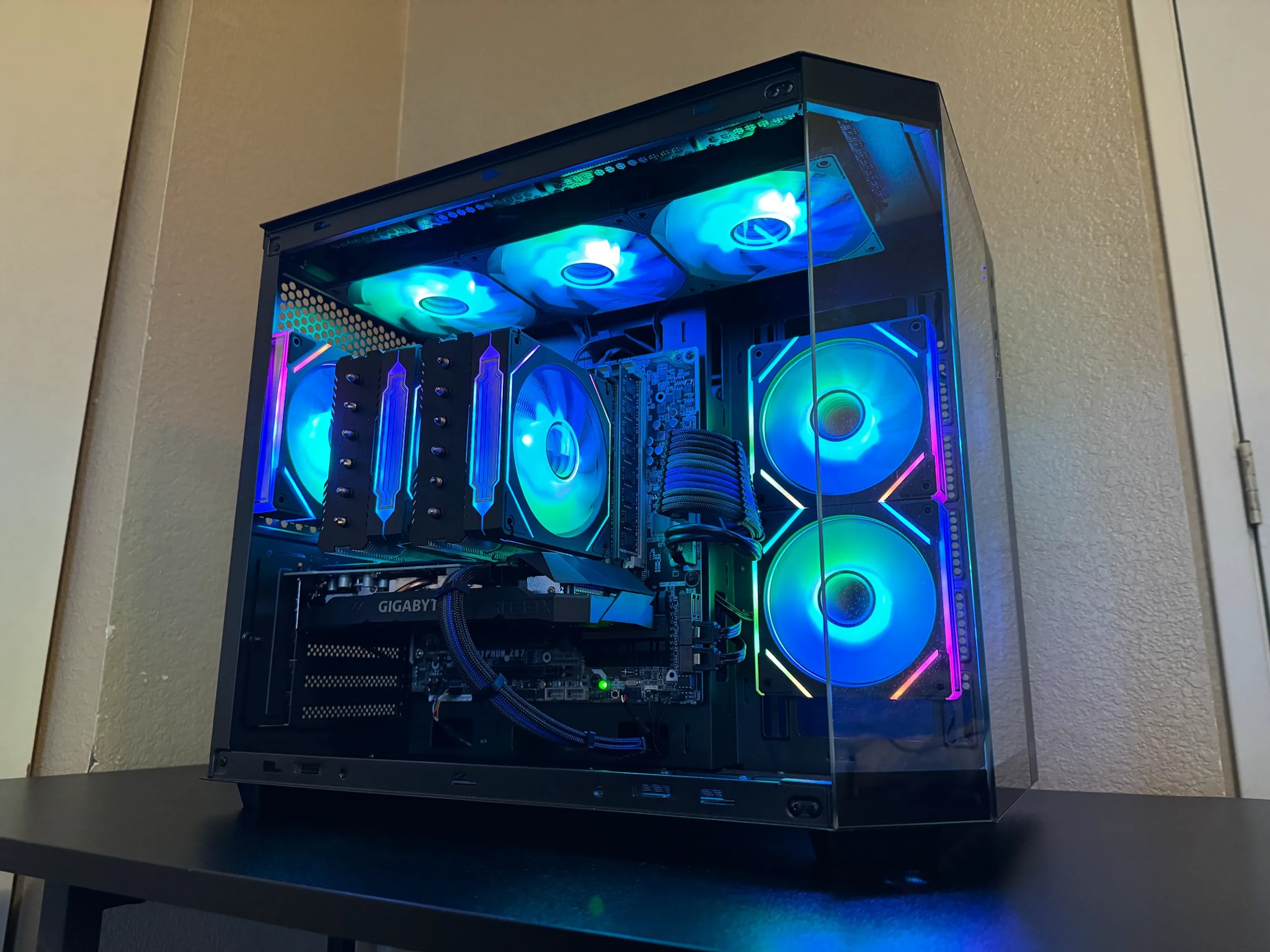 i7 4770K | GeForce GTX 1660 Ti | 16GB Ram | 1.5 TB Storage | WiFi & Bluetooth