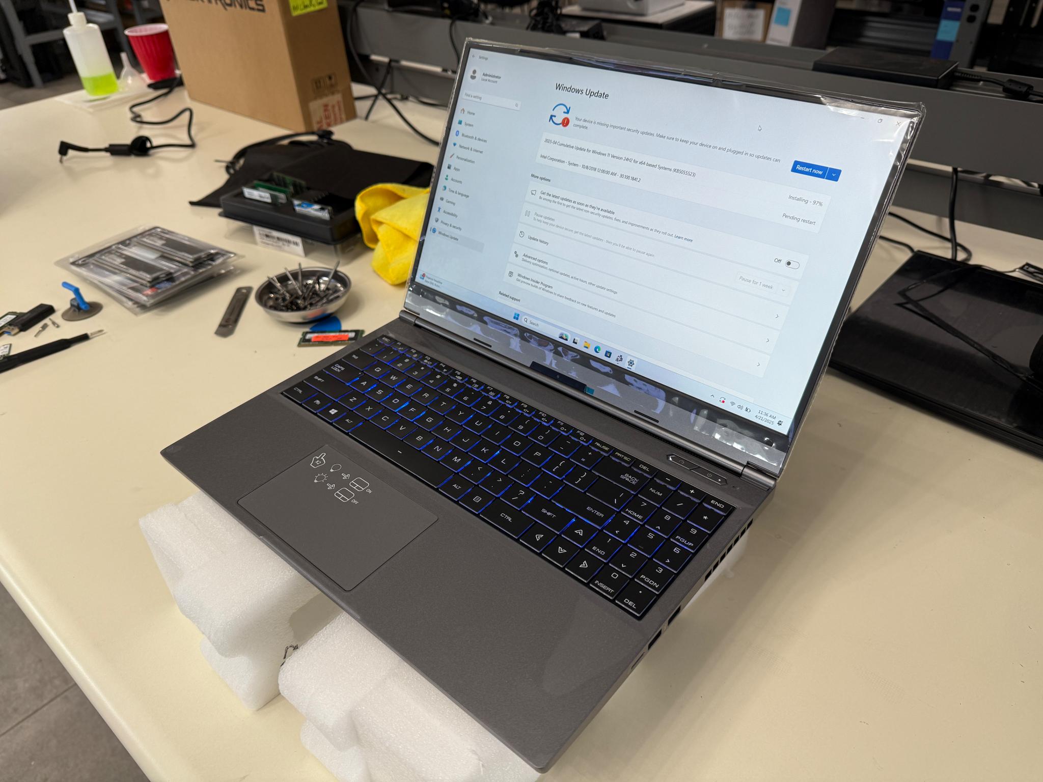 Eluktronics Max-15, i7-10875H, RTX 2080 Super, 32GB Ram, 1TB SSD