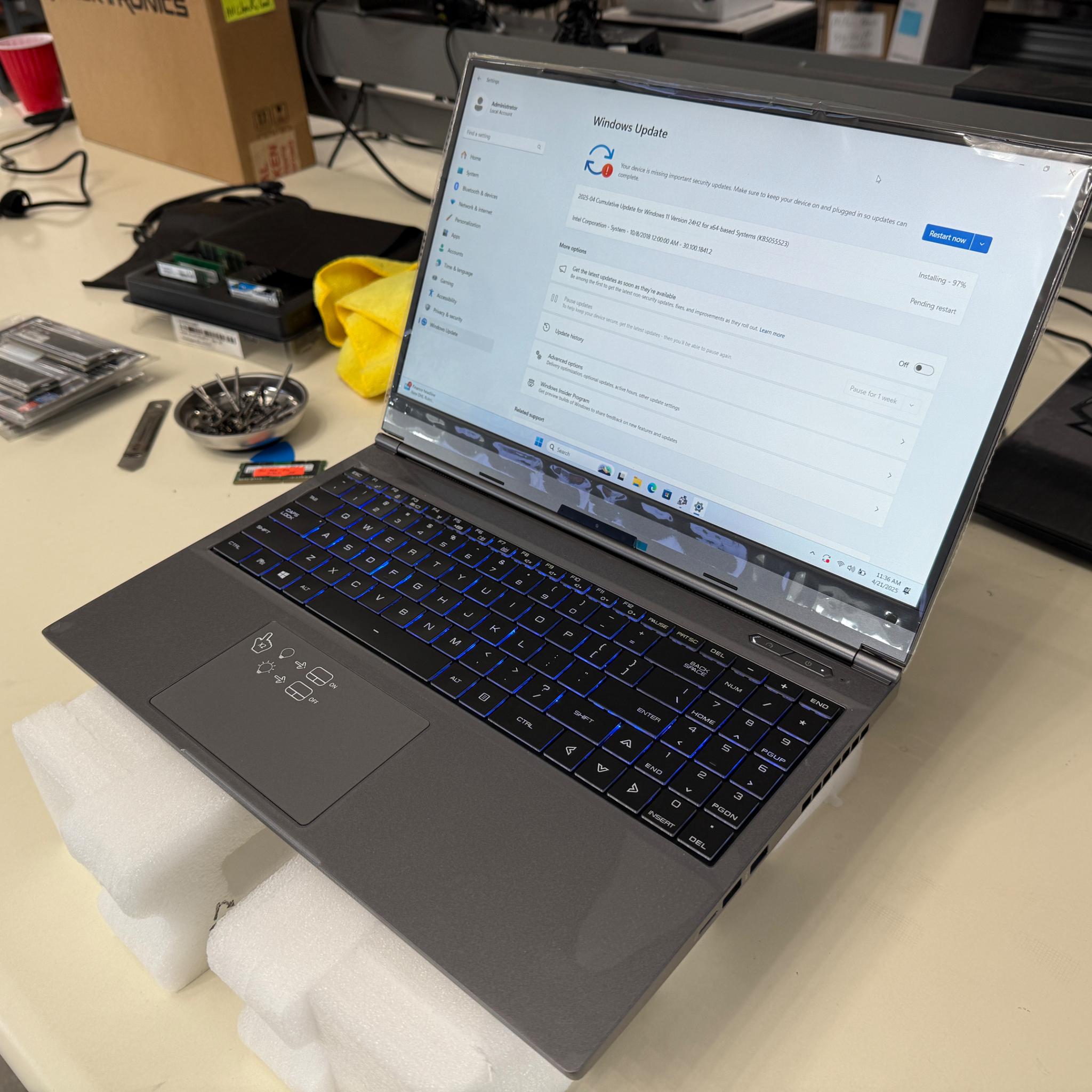 Eluktronics Max-15, i7-10875H, RTX 2080 Super, 32GB Ram, 1TB SSD