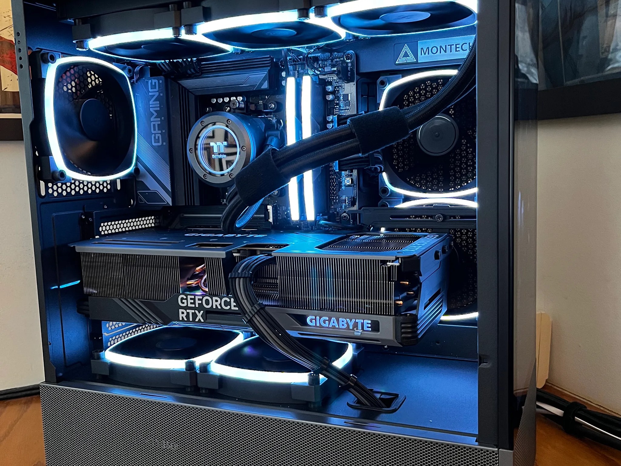 Monolith - RTX 4080 SUPER | Ryzen 7 7800X3D | 32GB DDR5 @ 6000MT/sec | 4TB storage | 1050W PSU