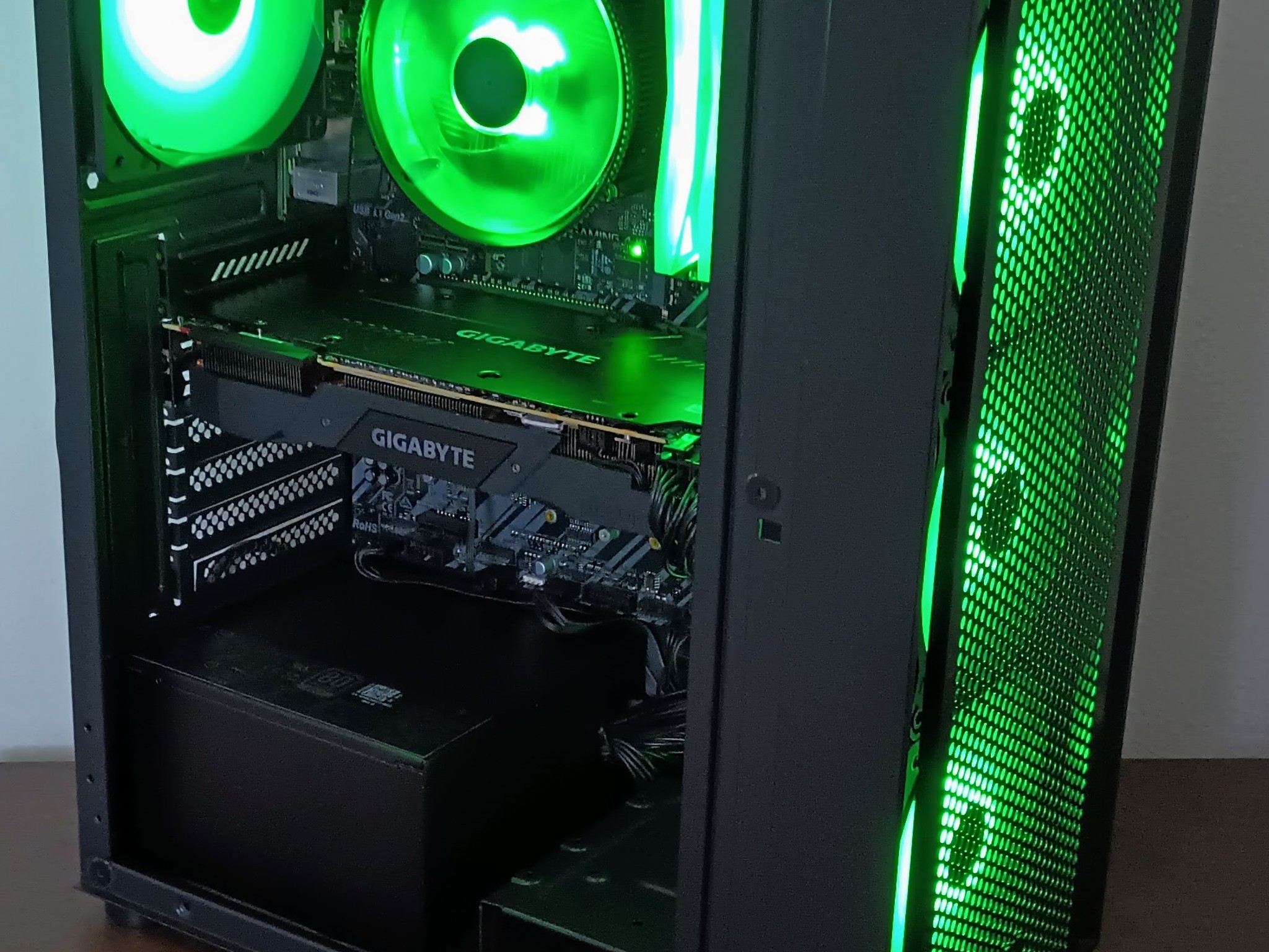 Awesome RGB Gaming PC i7 9700k RTX 2080 16GB RAM 1tb ssd WI-FI & BLUETOOTH Value Midrange