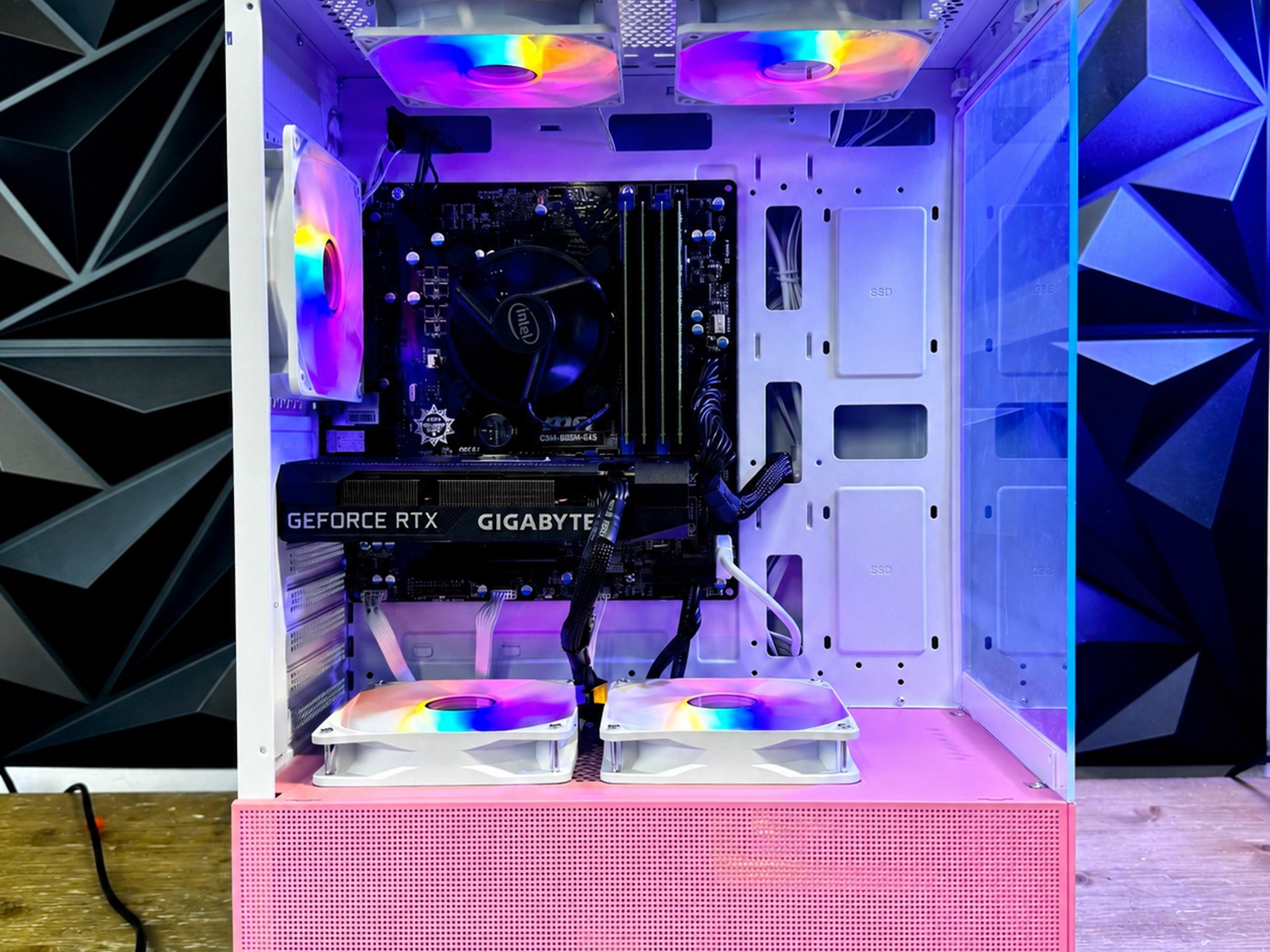 Nvidia RTX 4060 | Intel core i7 3.4ghz | 32GB RAM | 500GB SSD | Wi-Fi/BT | Win 11 - PINK Gaming PC