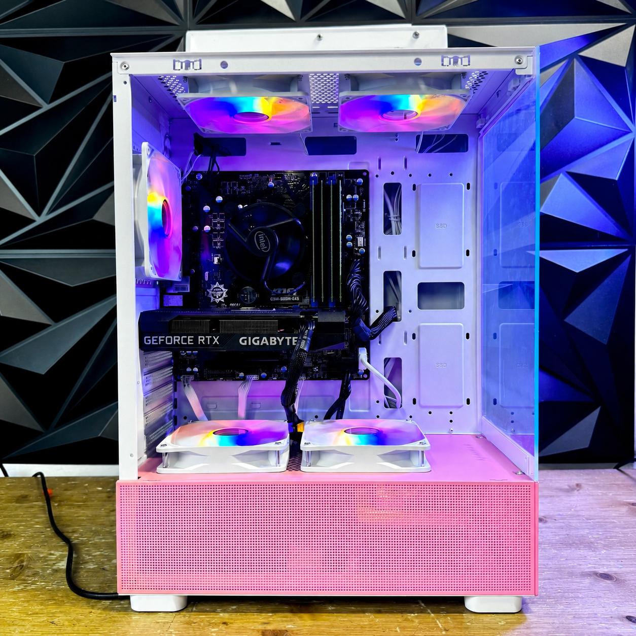 Nvidia RTX 4060 | Intel core i7 3.4ghz | 32GB RAM | 500GB SSD | Wi-Fi/BT | Win 11 - PINK Gaming PC