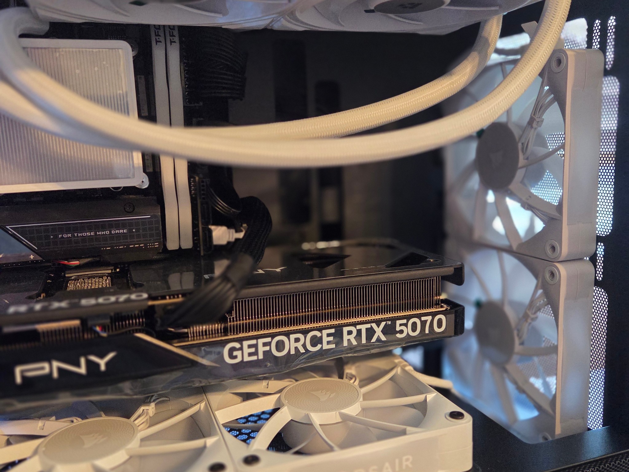 I5 14th Gen CPU pny rtx 5070 12GB oc triple fan 16gb team force delta rgb 6000mhz 2 tb ssd