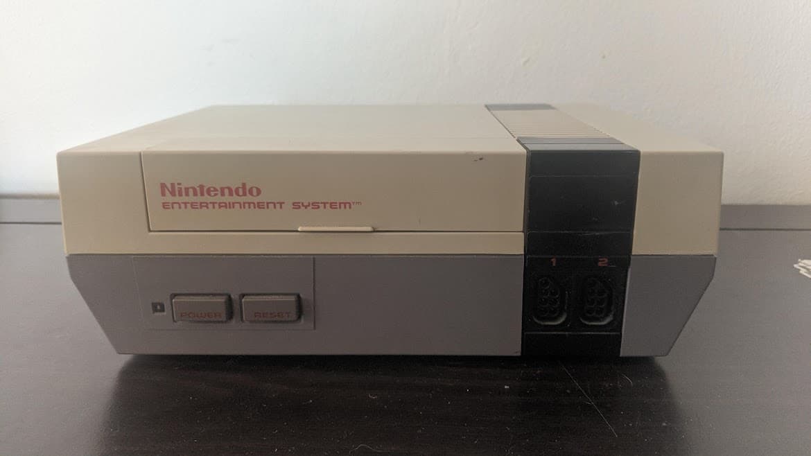 Nintendo Entertainment System Console + Controller & Game 