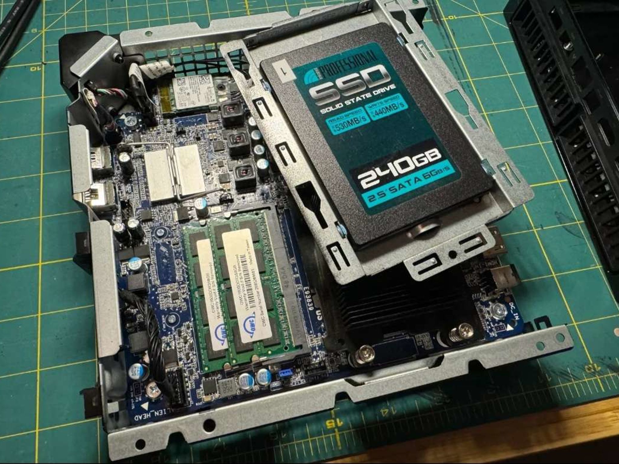 Dell Alienware Alpha R1 D07U i3 4130T, 16GB RAM, GTX 860M and a 240GB SSD
