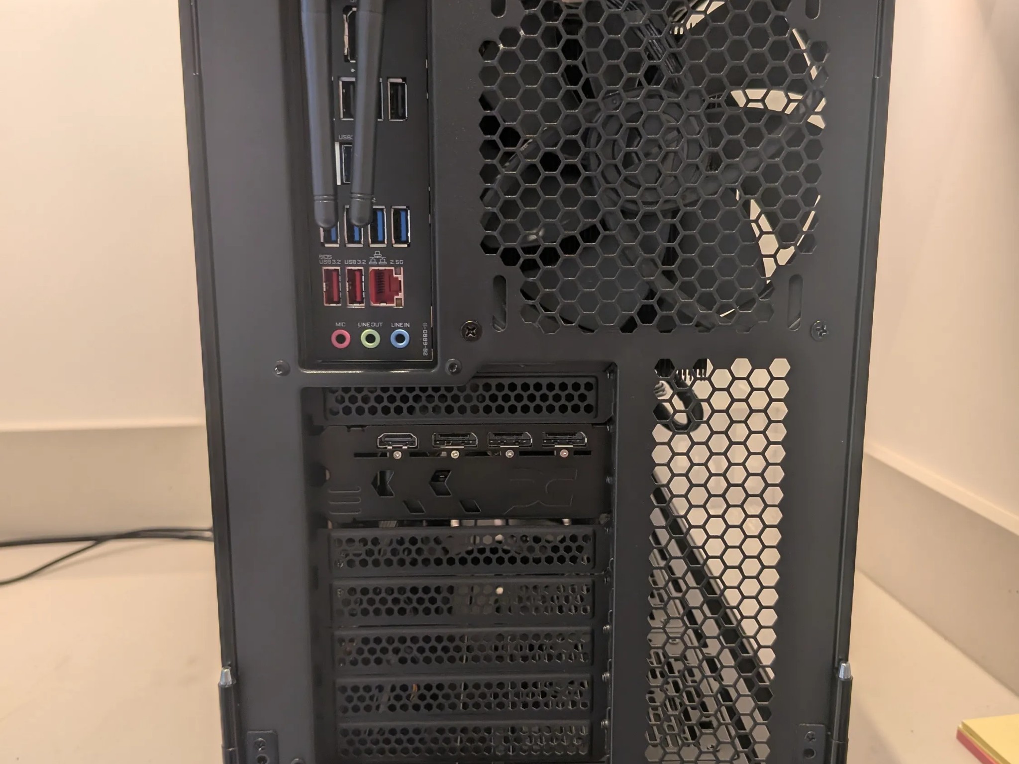 Red Oni - RX 9070, Ryzen 7 7800X3D, 32 GB DDR5 RAM, 2 TB NVME, Noctua NH-D15