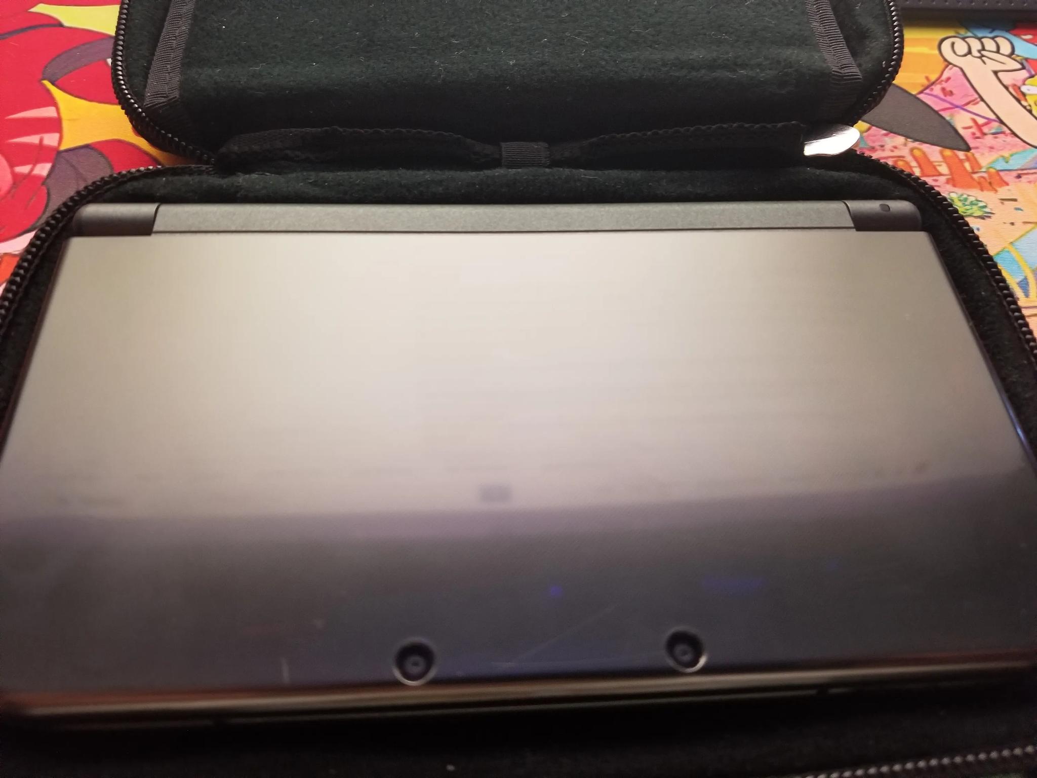 Fully Modded Nintendo New 3DS XL 4GB Handheld Gaming System W carrying case and 200 games installed.