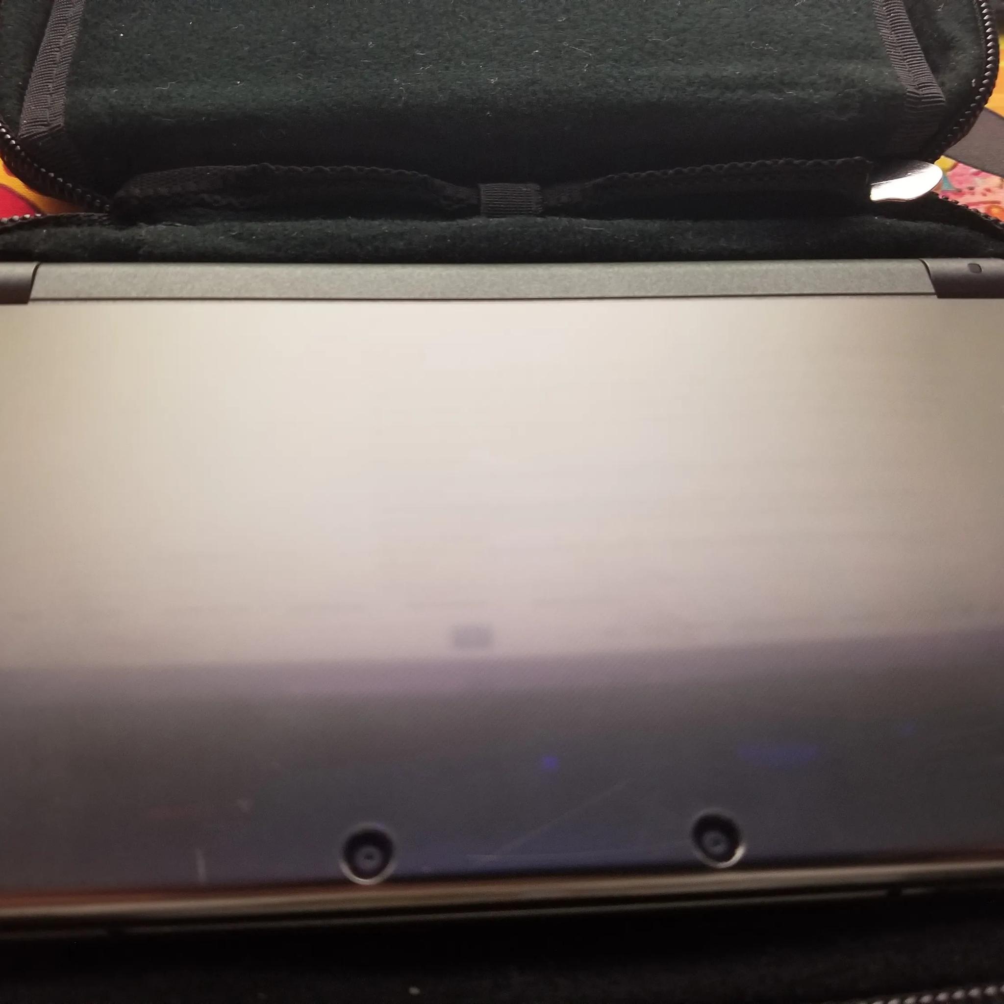 Fully Modded Nintendo New 3DS XL 4GB Handheld Gaming System W carrying case and 200 games installed.