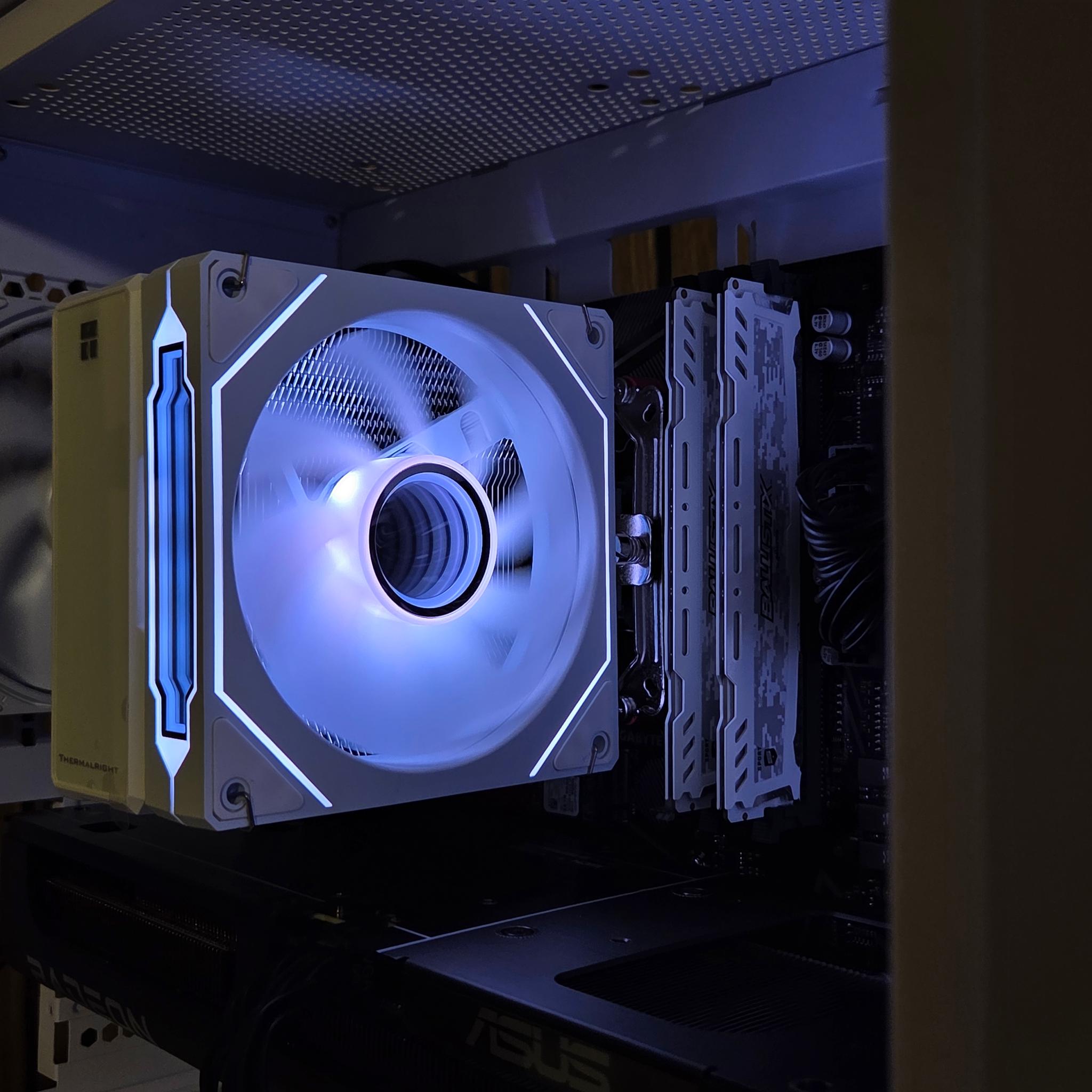 TEAM RED | RX 9060XT 16GB | Ryzen 5 5600x | 32GB RAM | NVME | Windows 11| WHITEOUT