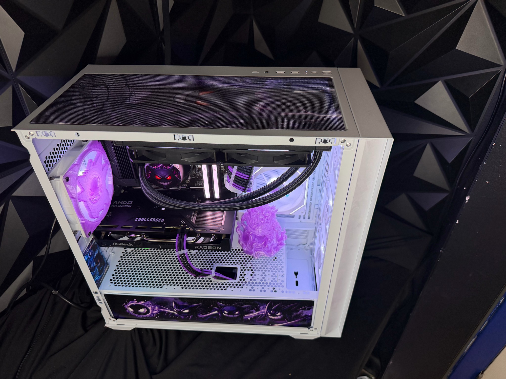 👻💜 GENG GANG 96 💜👻Ryzen 5 9600X| RX 9060XT 16GB| 32 GB DDR5| 1.25 TB NVMe| 650W PSU