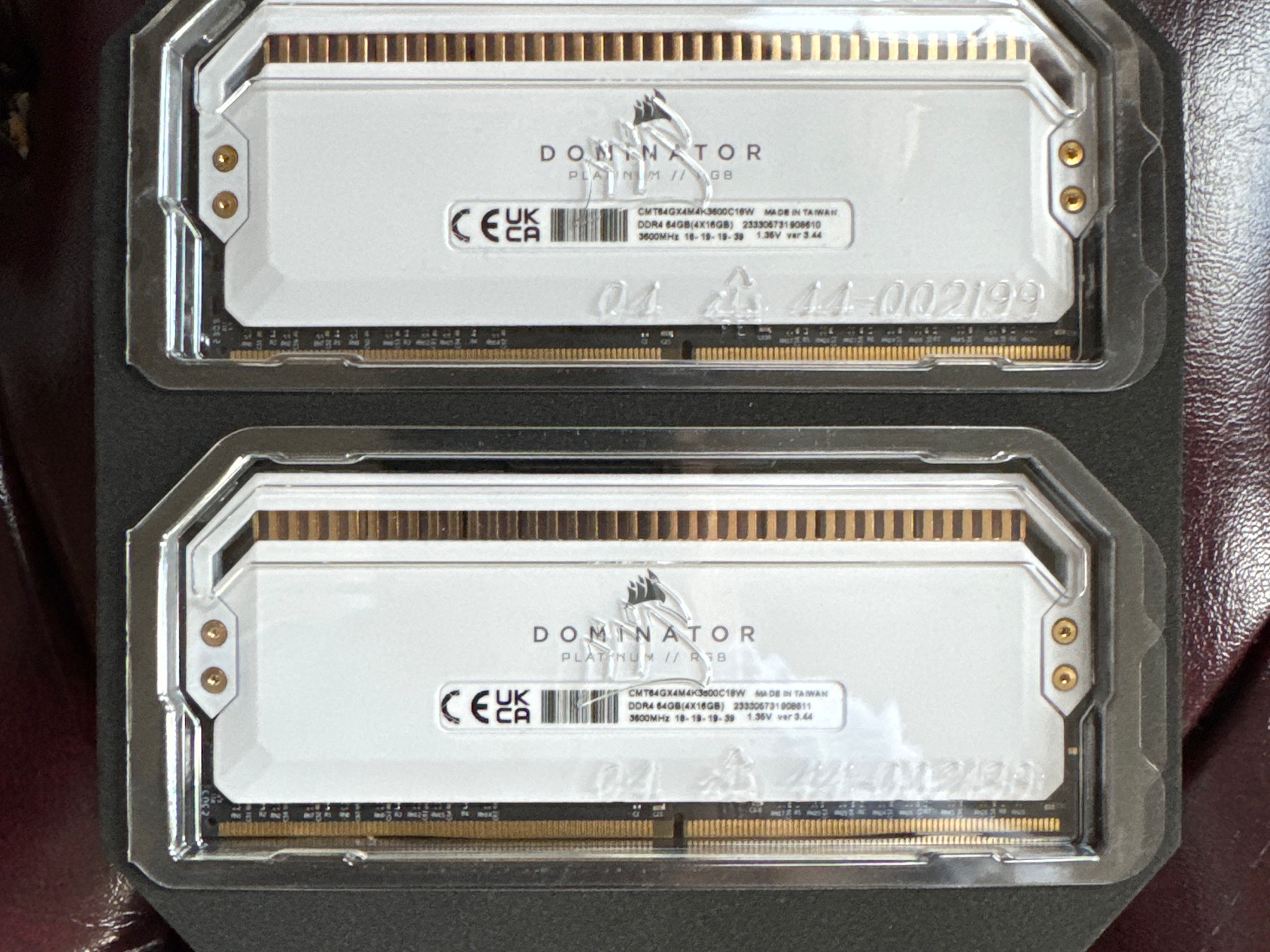White 32GB dominator platinum ddr4 3600mhz