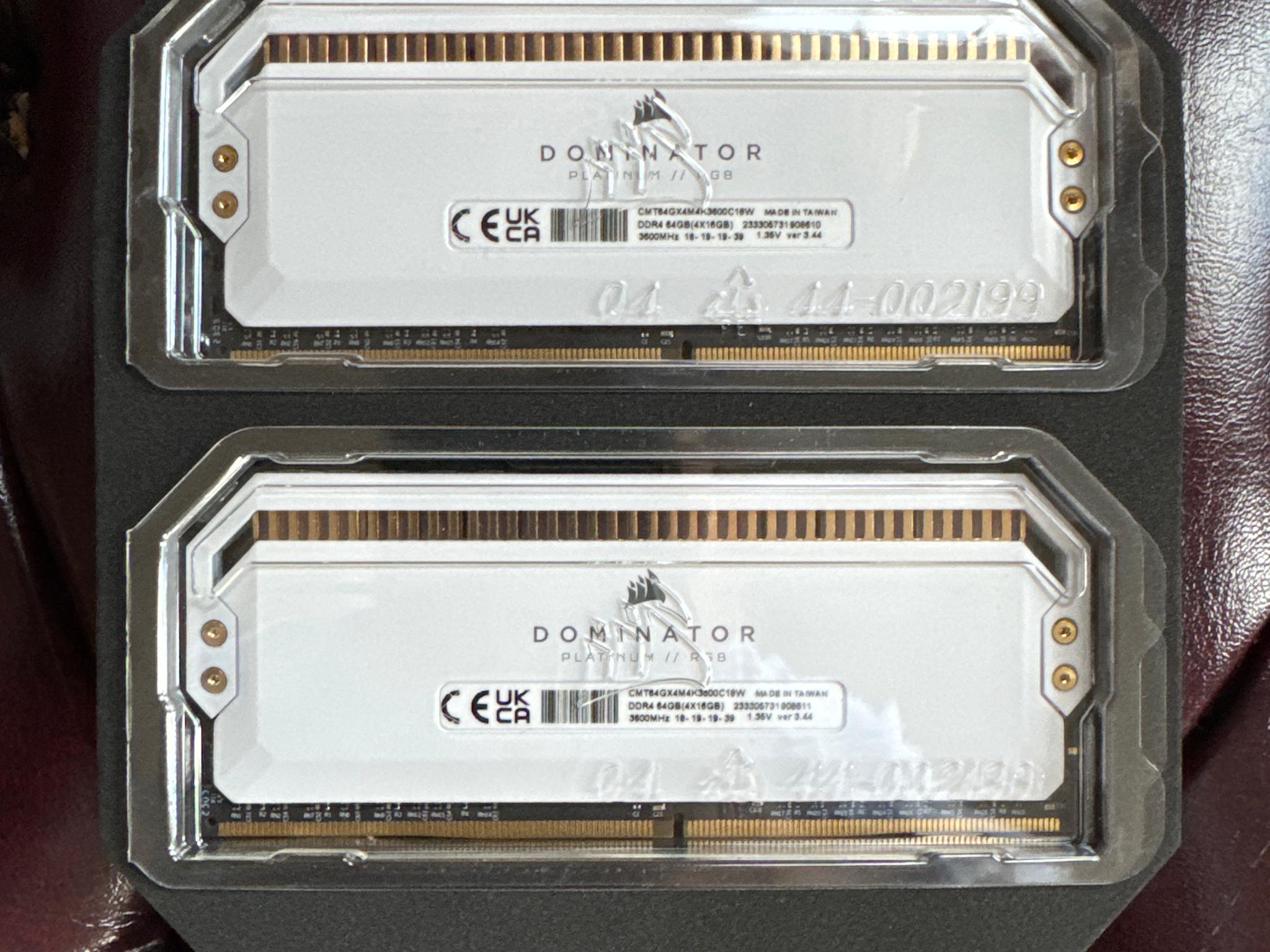 White 32GB dominator platinum ddr4 3600mhz