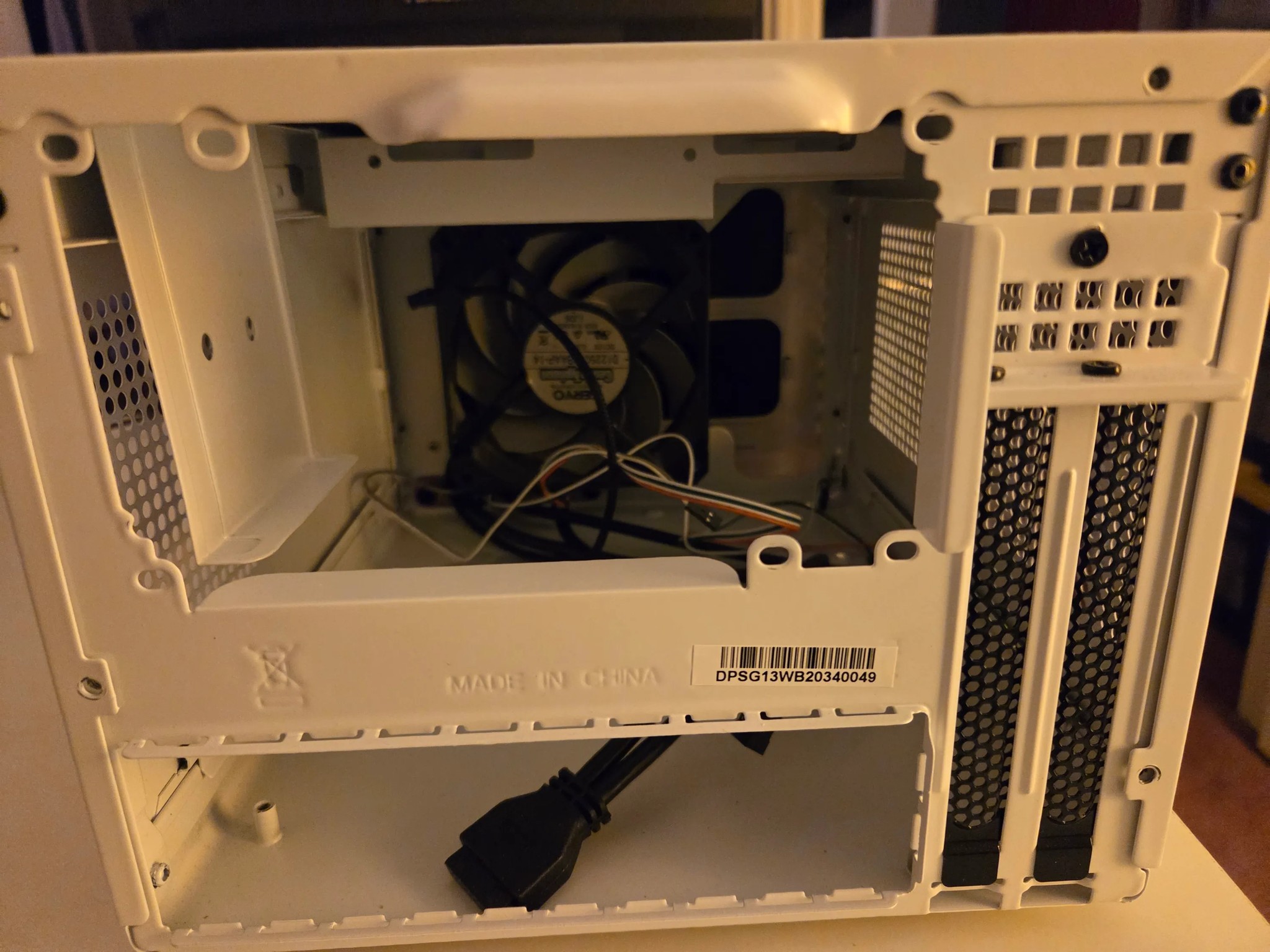 SilverStone Mini-ITX PC Case SST-SG13WB-Q-USA w/ Bonus Fan