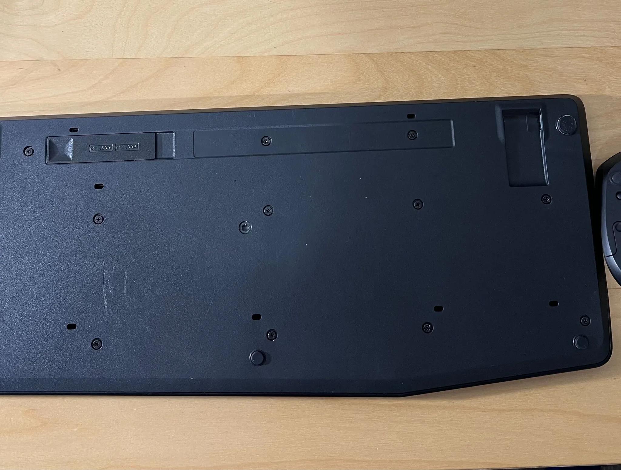 Logitech MK345 Wireless Combo Full-Sized Keyboard with Palm Rest and Comfortable Right-Handed Mouse