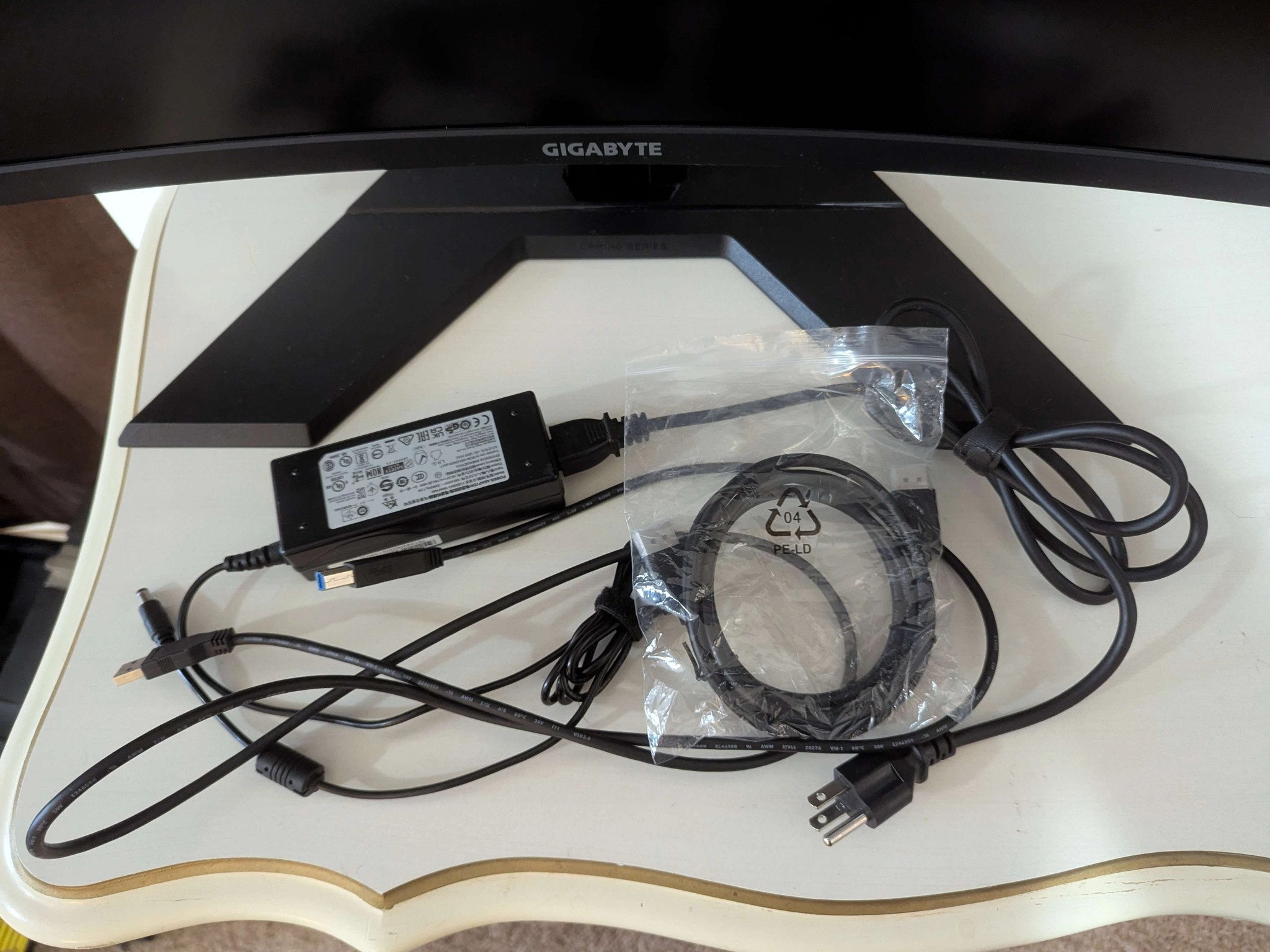Gigabyte M32QC 32in 1440p 165hz 170hz oc 1ms 1500R curved