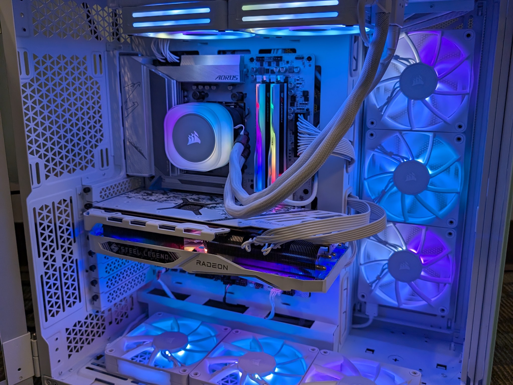 All-white Corsair Mid-Range Build! 7800X3D | RX 7900GRE | 1TB NVME | 32GB DDR5