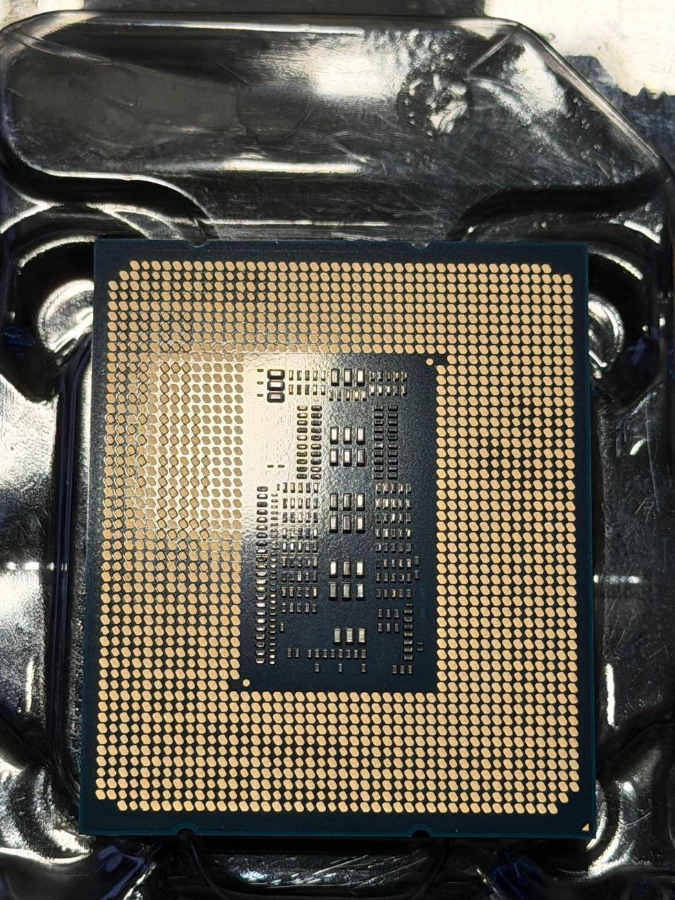 Intel i7-13700K