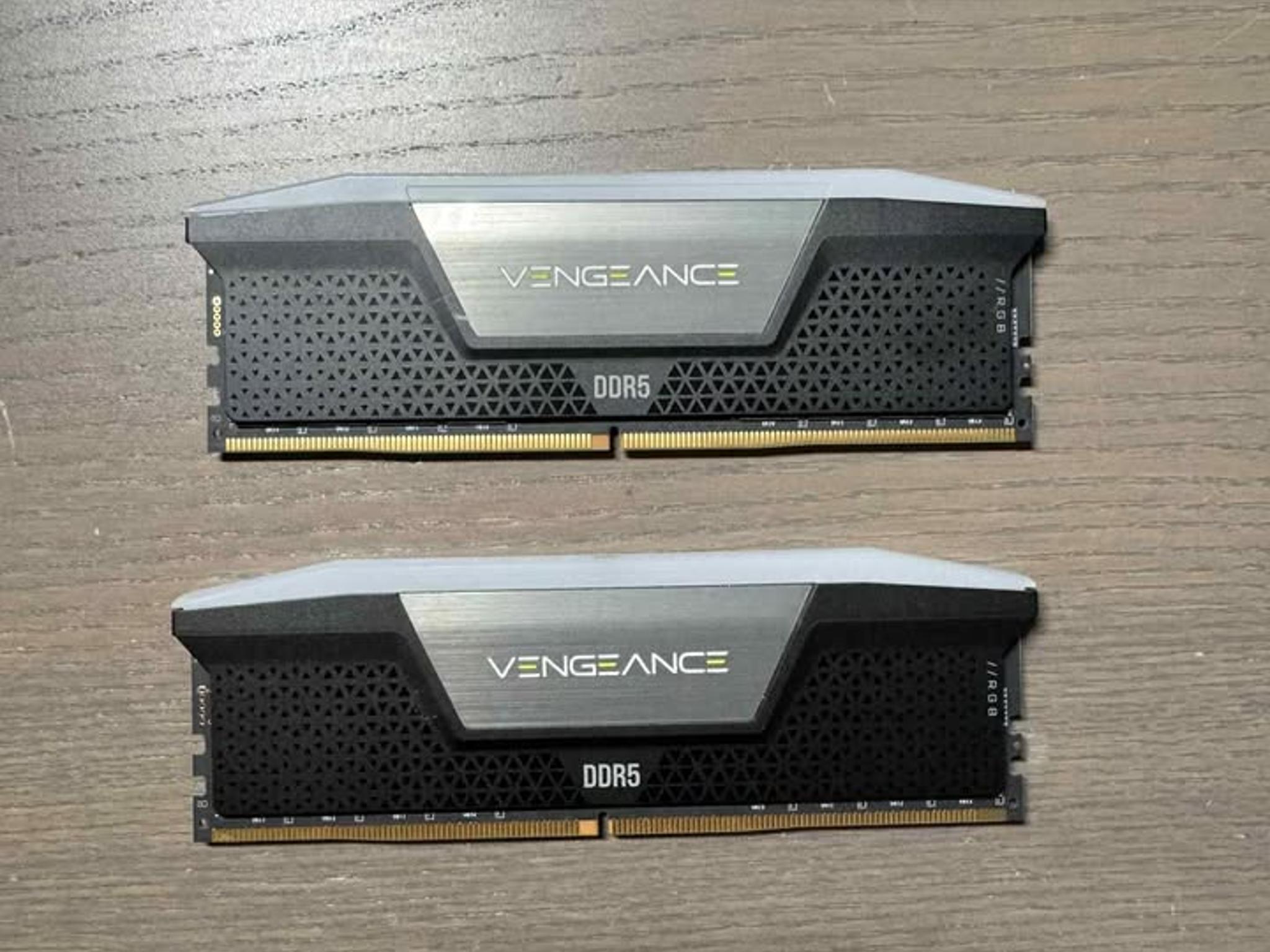 64GB CORSAIR VENGEANCE DDR5 RGB 6400 MHZ CL32