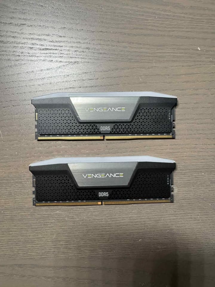 64GB CORSAIR VENGEANCE DDR5 RGB 6400 MHZ CL32