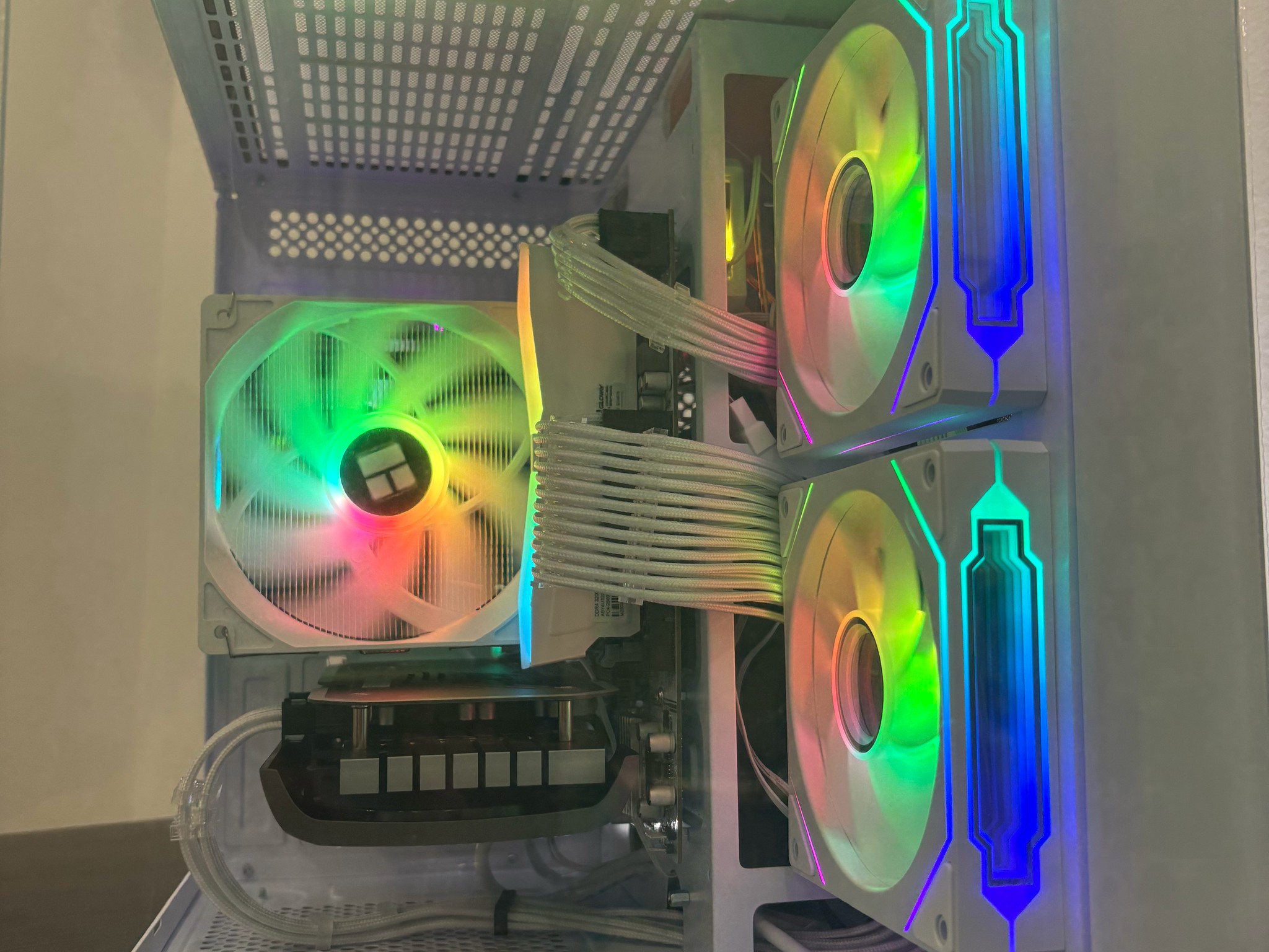 | Gaming PC | RTX 4060 | Intel Xeon E5-1650 V3 | 16 GB 3200 Mhz | 512GB Storage | ARGB |
