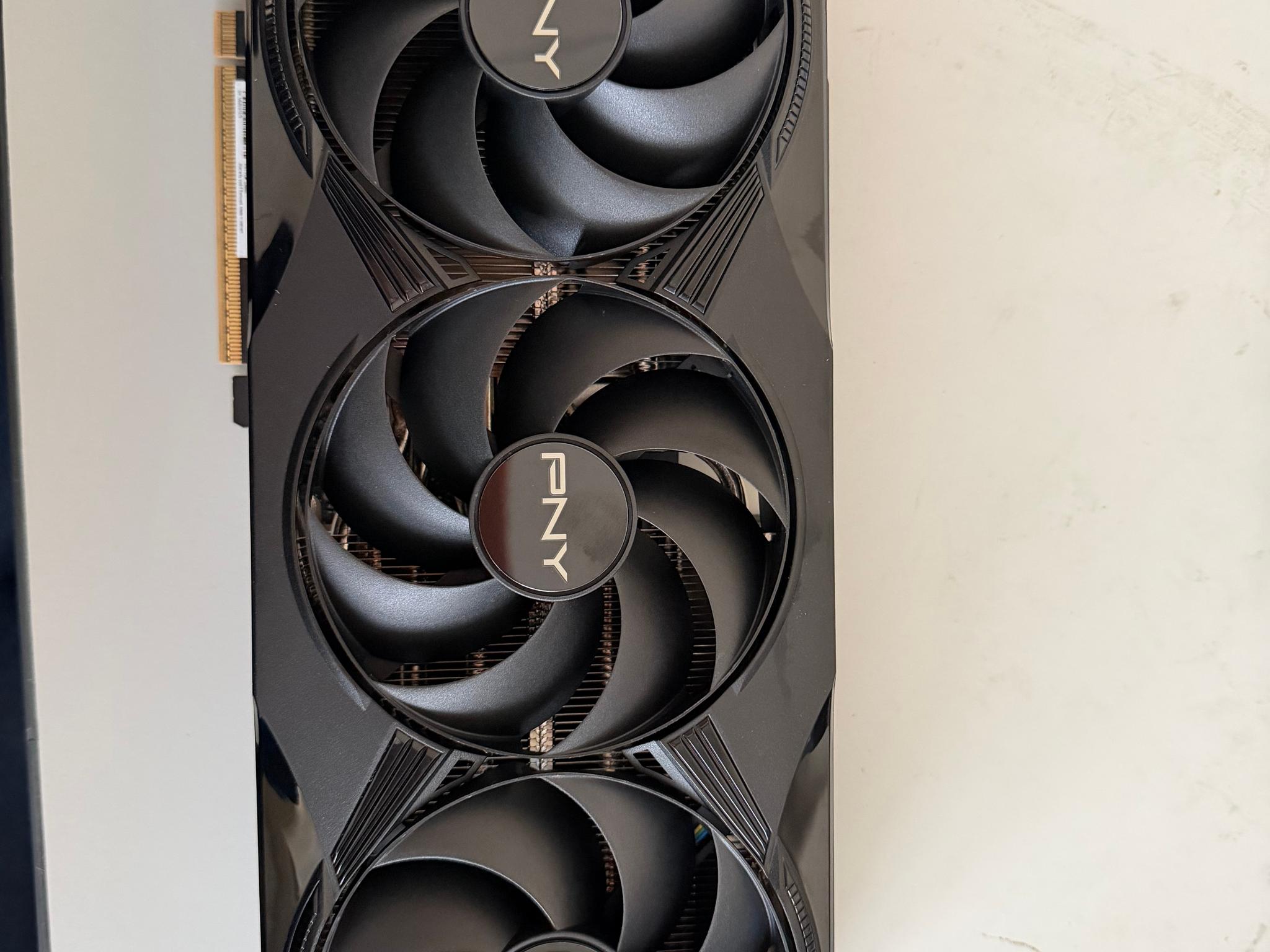 PNY GeForce RTX 5080 Triple Fan