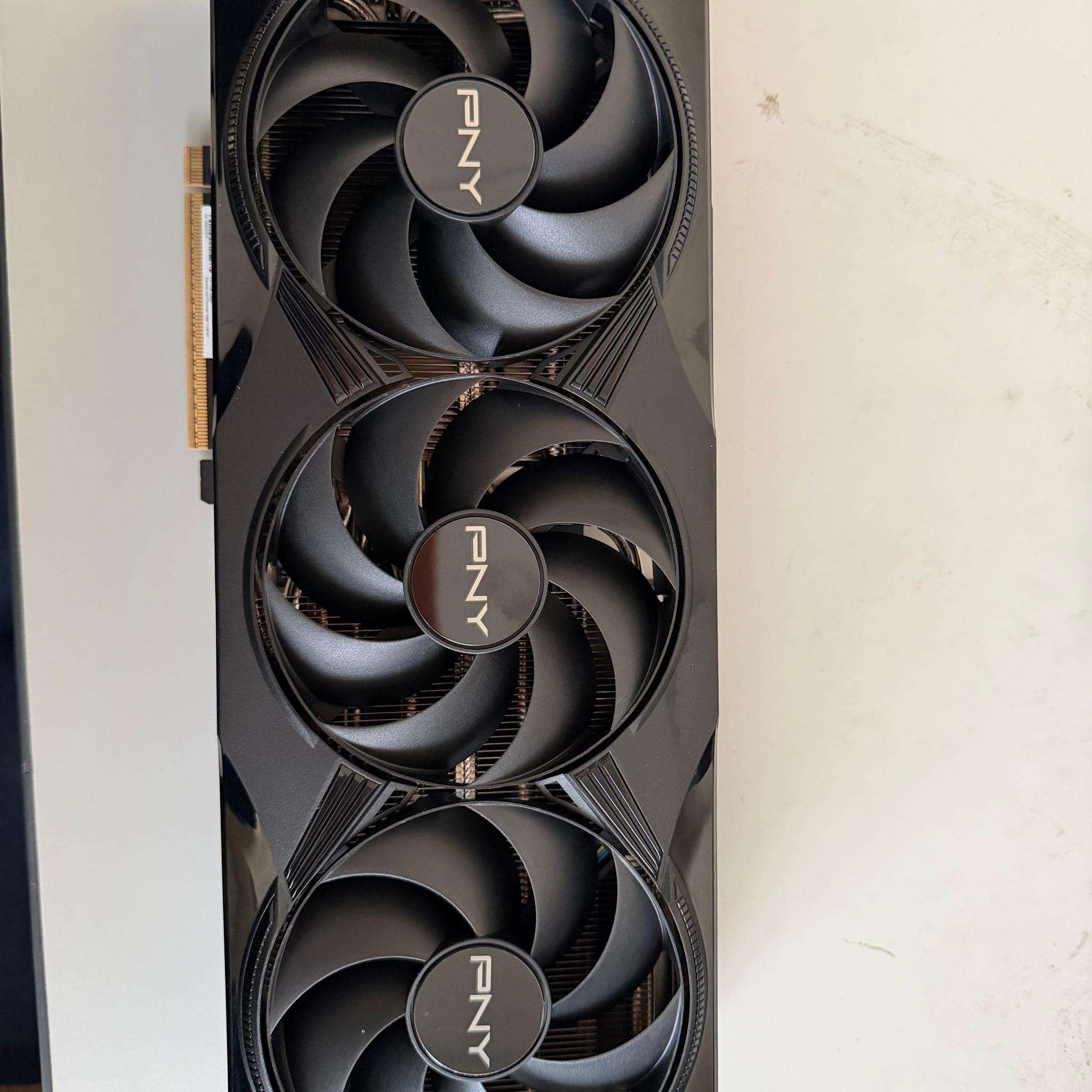 PNY GeForce RTX 5080 Triple Fan