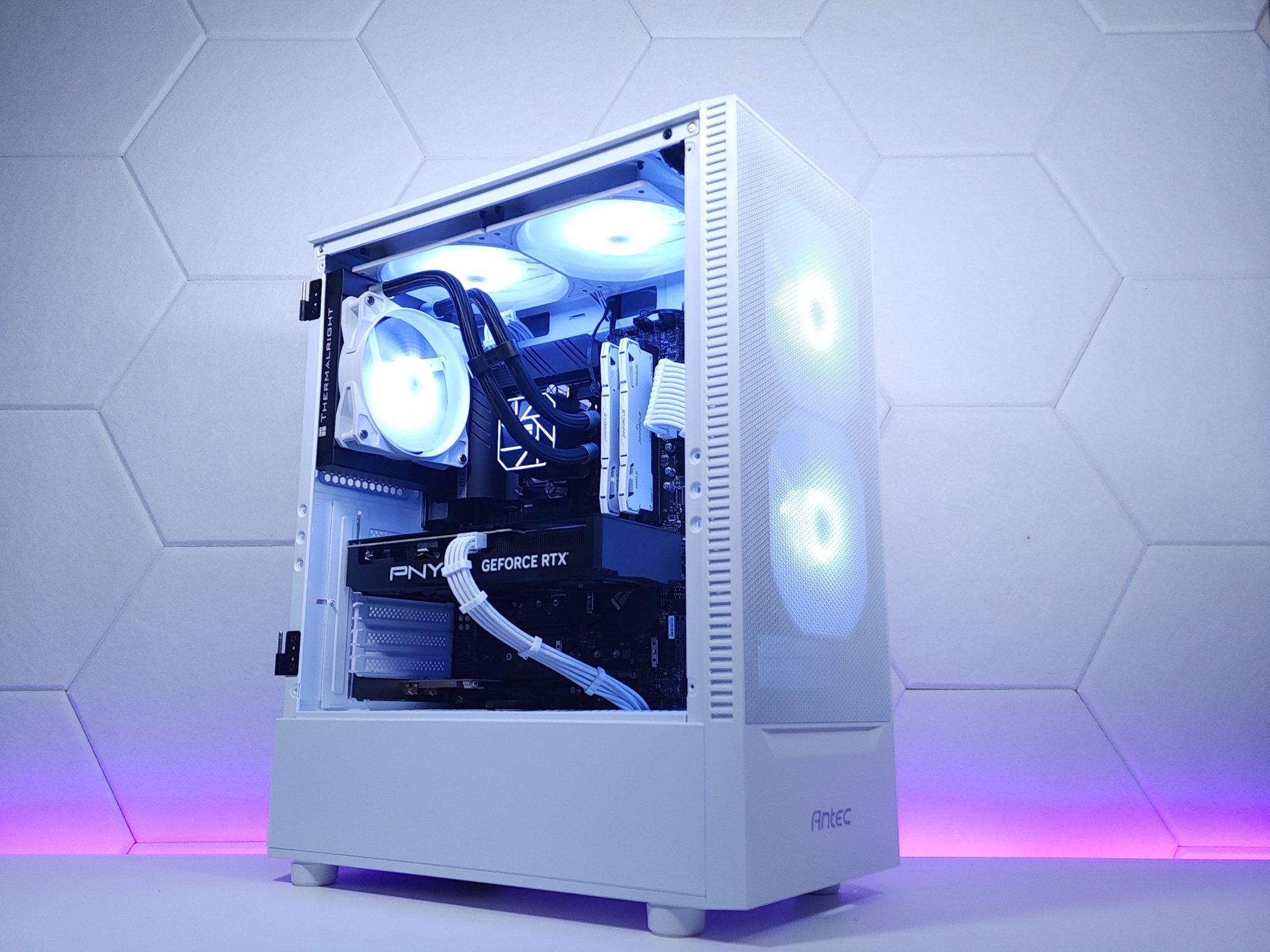 💙🤍RTX 4070 | Core i5 12600K | 32GB 3200MHz | 1TB NVMe SSD