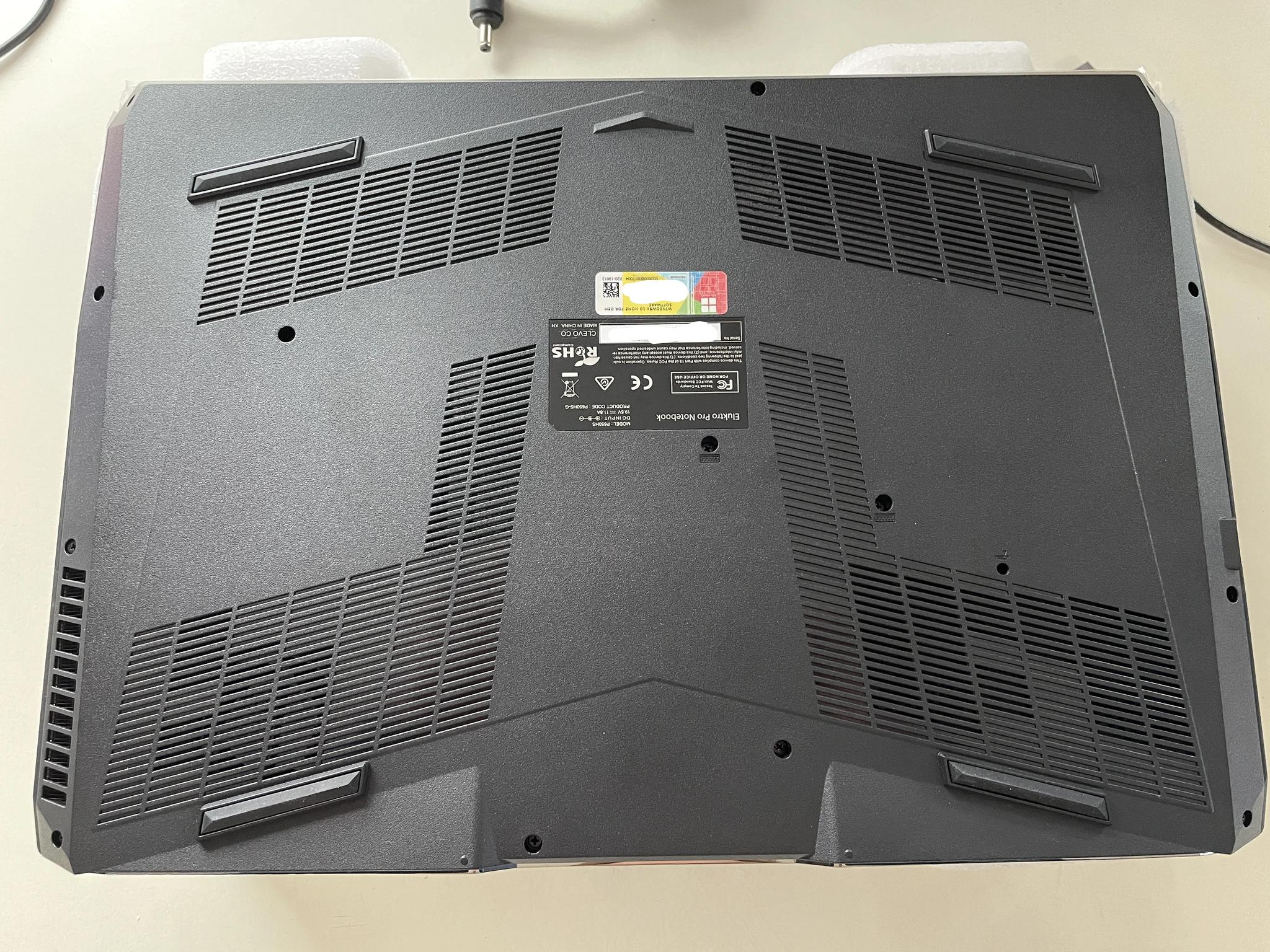 Clevo 15.6" P650HS-G + i7-7700HQ + GTX 1070 + FHD 120Hz Gsync