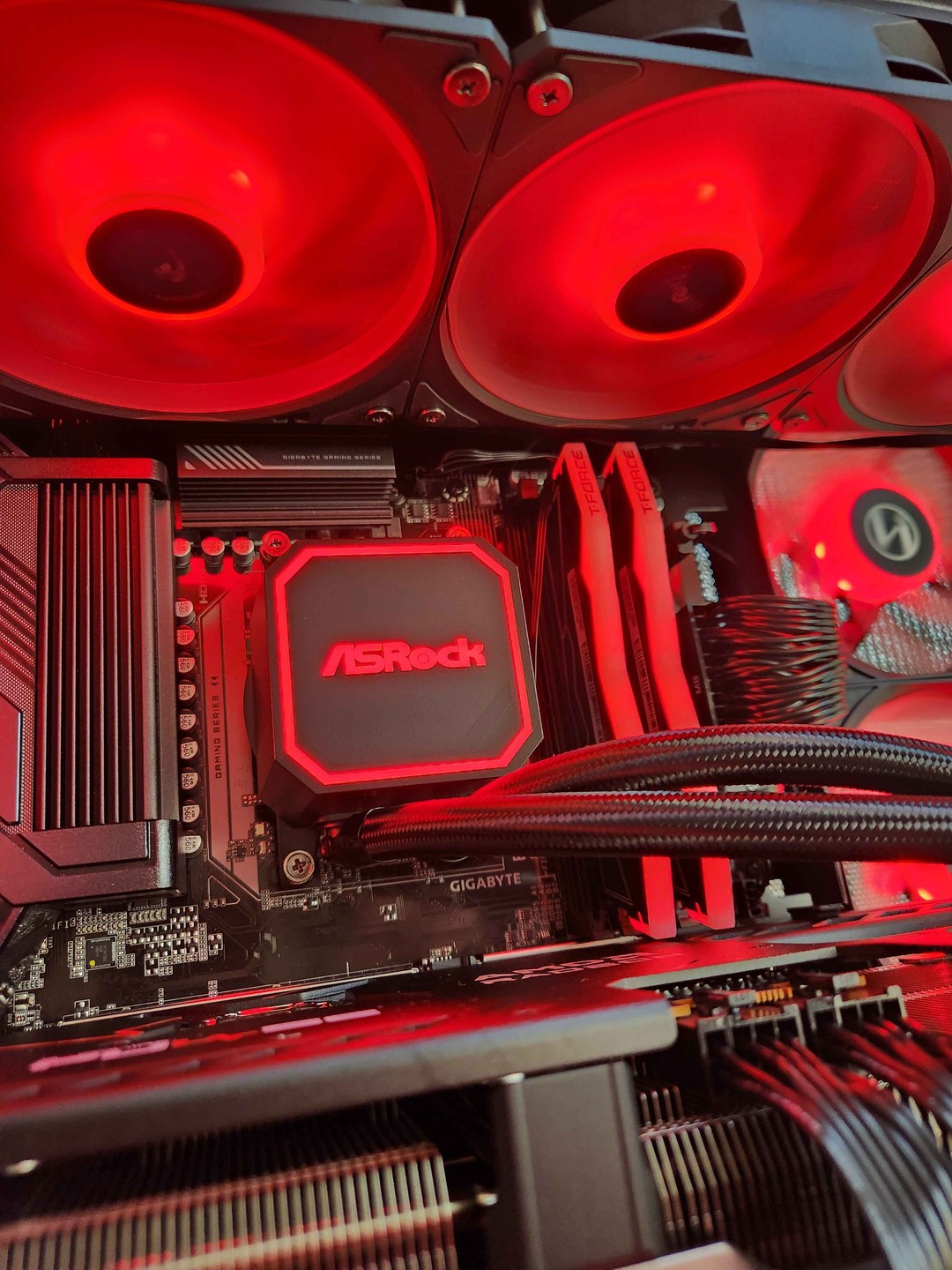 🍀RX 9070 XT | Ryzen 7 9800X3D | 32GB DDR5 | 2TB NVMe | WiFi
