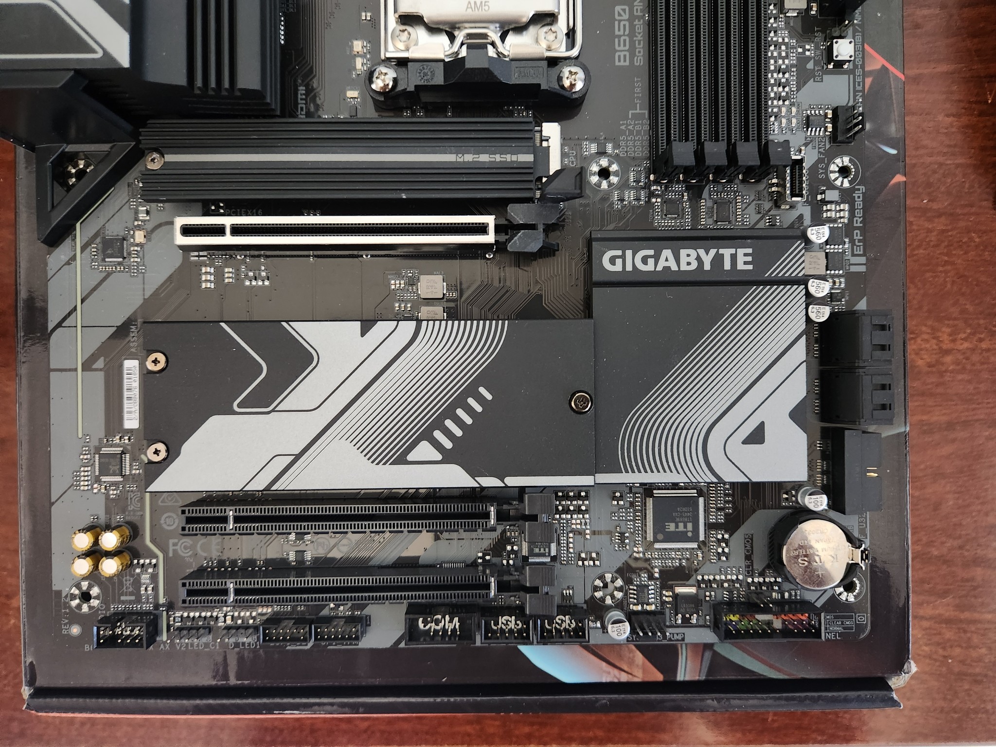 AMD RYZEN 5 7600X | B650 GIGABYTE GAMING AX V2 MOTHERBOARD