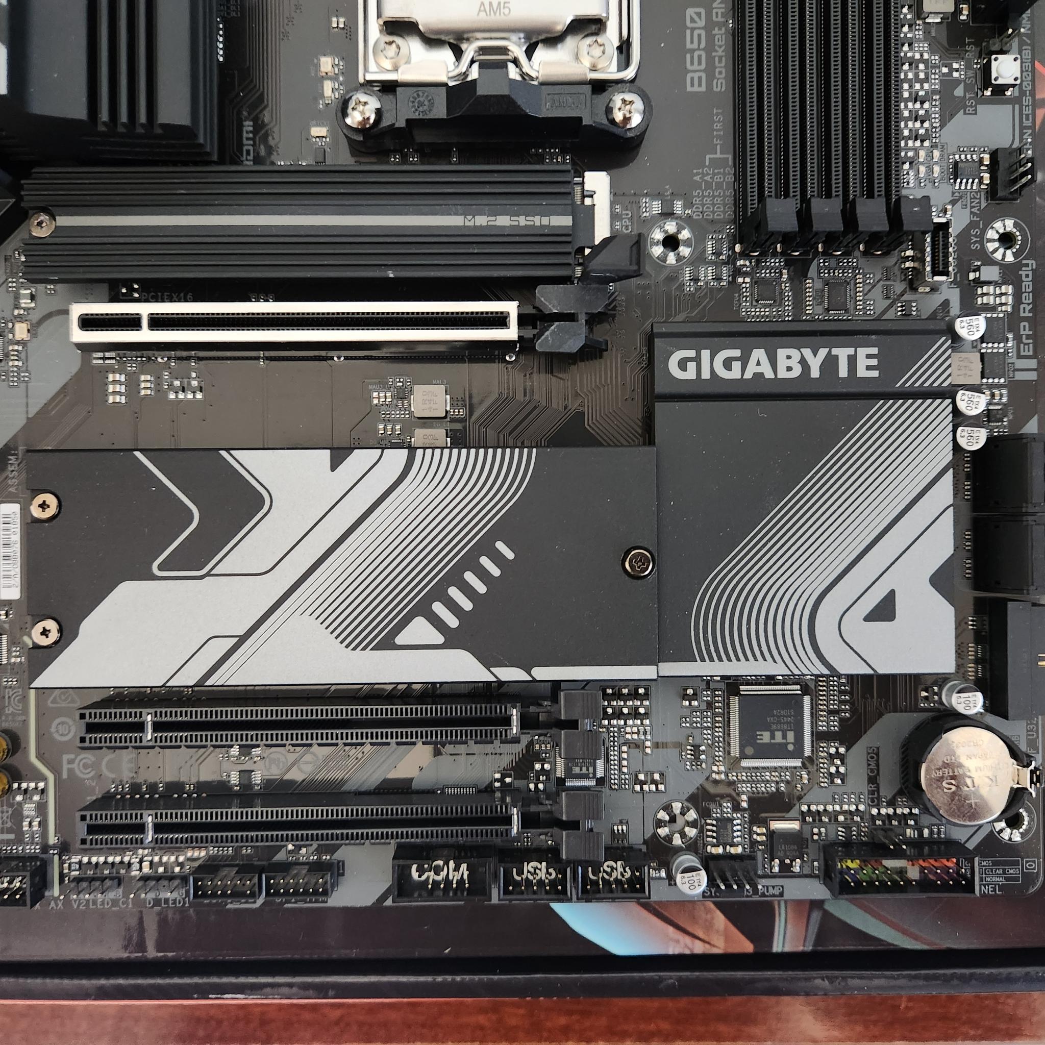 AMD RYZEN 5 7600X | B650 GIGABYTE GAMING AX V2 MOTHERBOARD