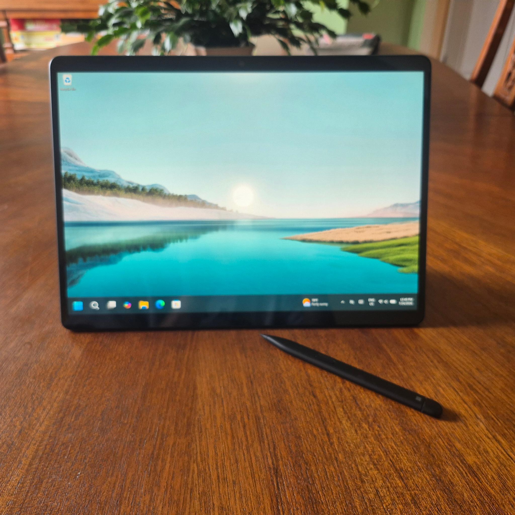 Microsoft Surface Pro 8 1TB SSD 16GB RAM Intel i7-1185G7 + Keyboard, Pen & Dock