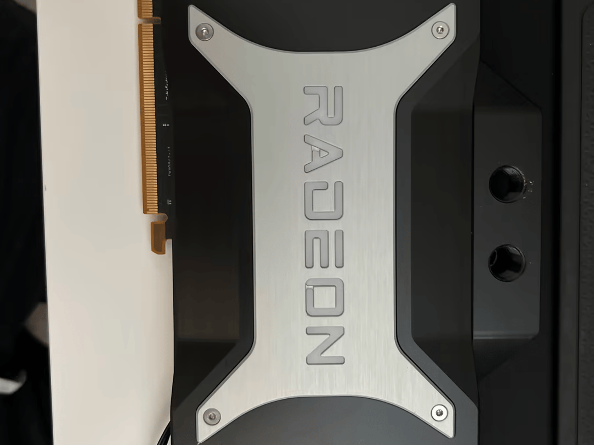 AMD Radeon™ RX 6800 XT Midnight Black With EK waterblock