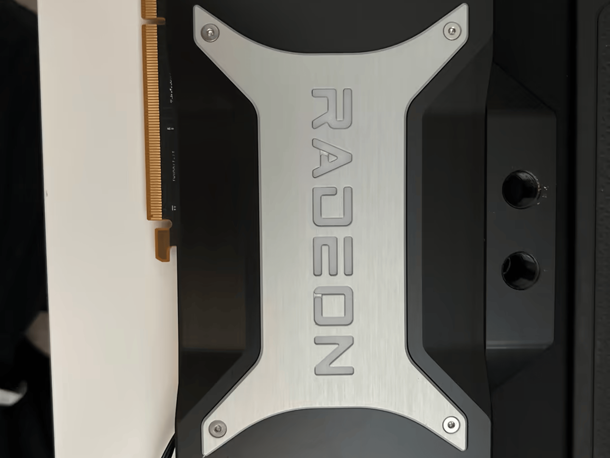 AMD Radeon™ RX 6800 XT Midnight Black With EK waterblock