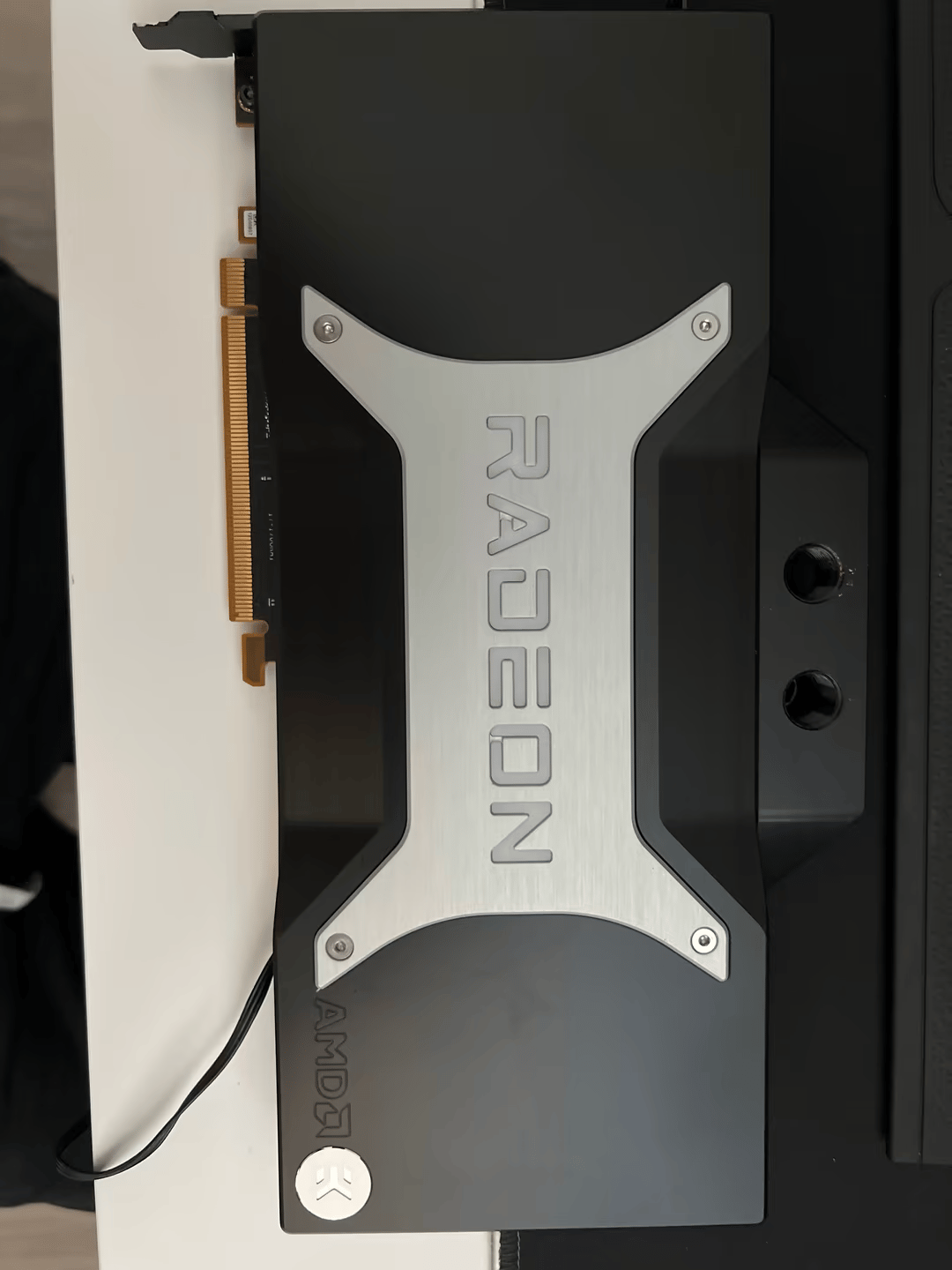 AMD Radeon™ RX 6800 XT Midnight Black With EK waterblock