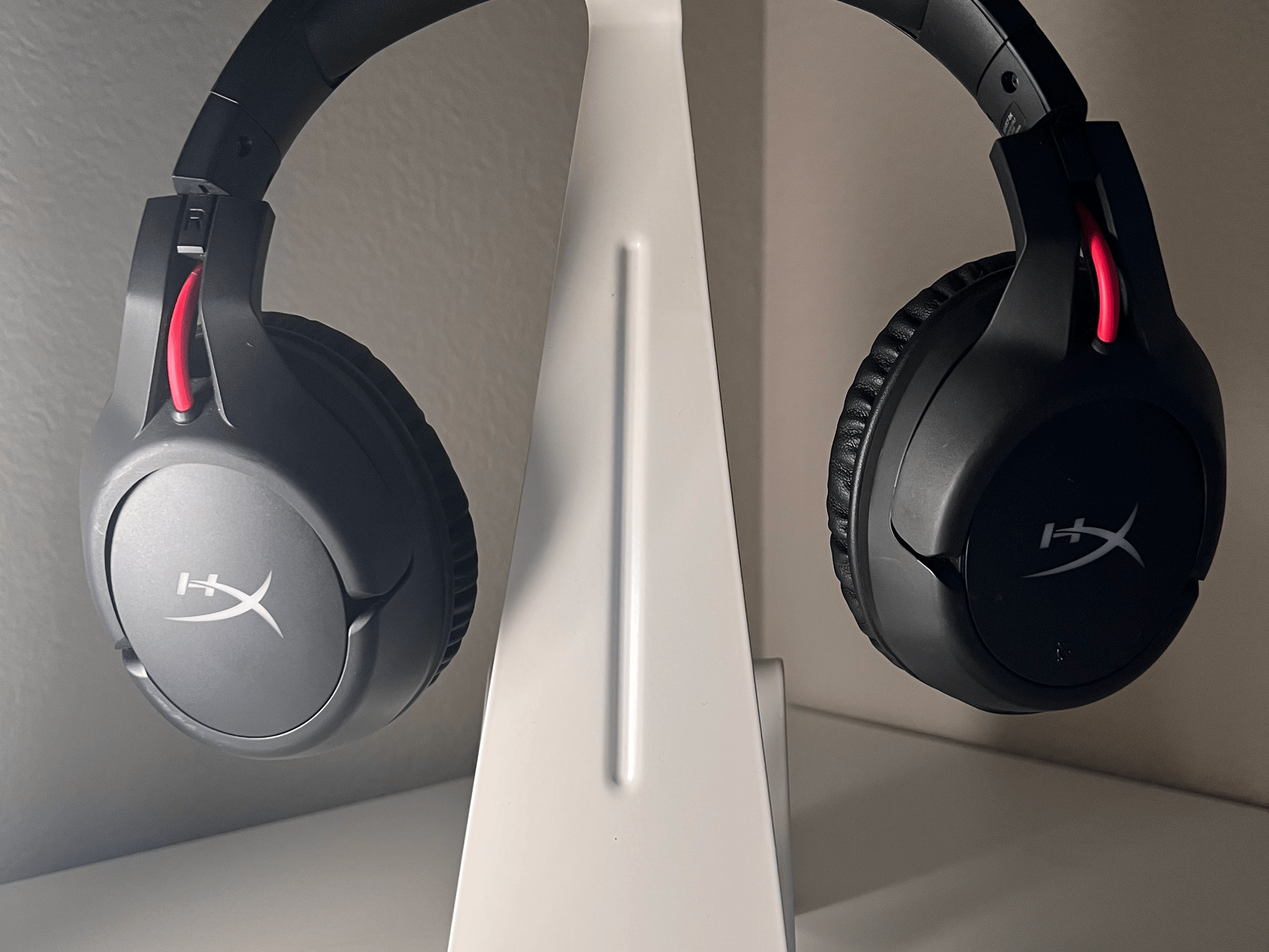 WIRELESS  Noise-cancelling Hyperx Headset 30HR long lasting battery