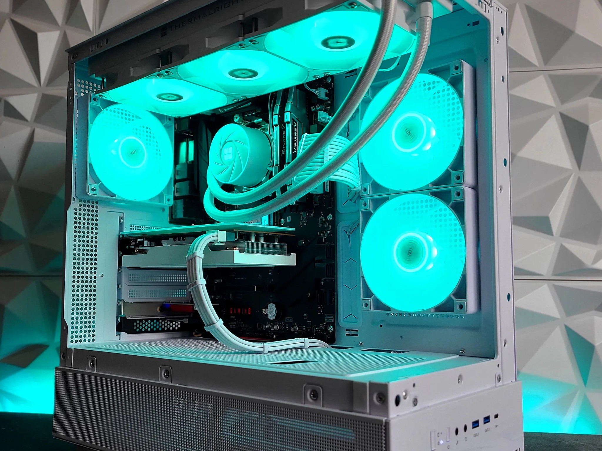 ⚪⚪ AMD Radeon RX 6600 8 GB | AMD Ryzen 7 3800X 8-Core CPU | 16 GB Ram | 1 TB SSD ⚪⚪