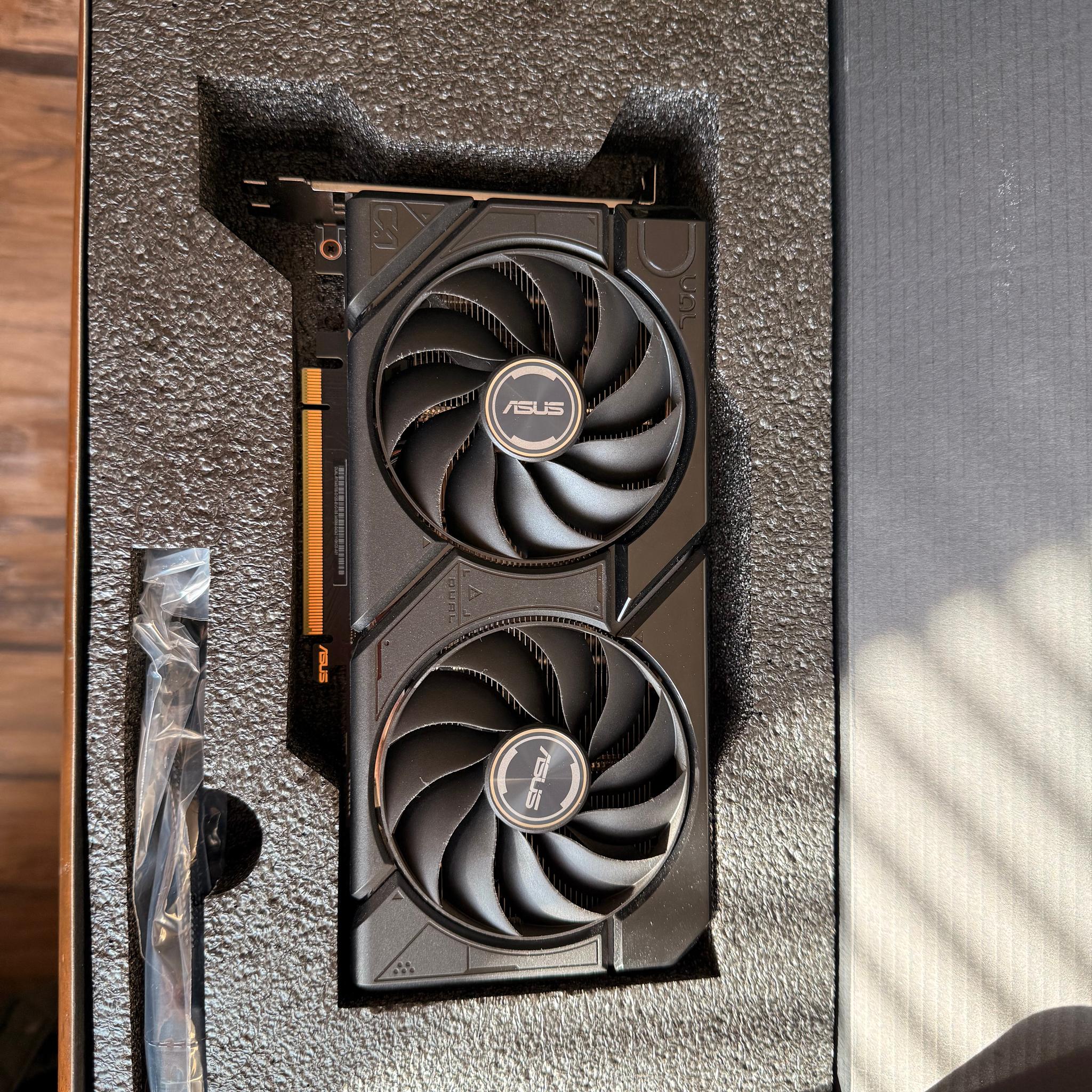 Asus DUAL EVO OC GeForce RTX 4070 SUPER OC