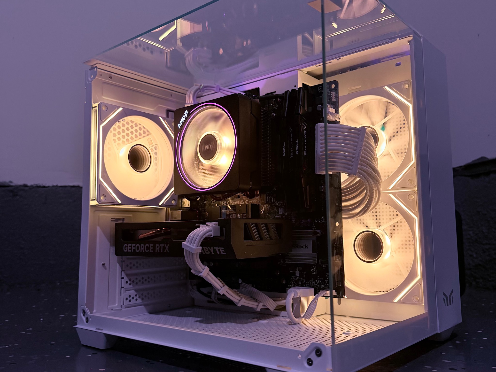 ⚪️"White Lotus"🪷| 1440p Gaming | Ryzen 7 5800X3D  | RTX 4060 | 32B Ram | 1TB NVMe Storage
