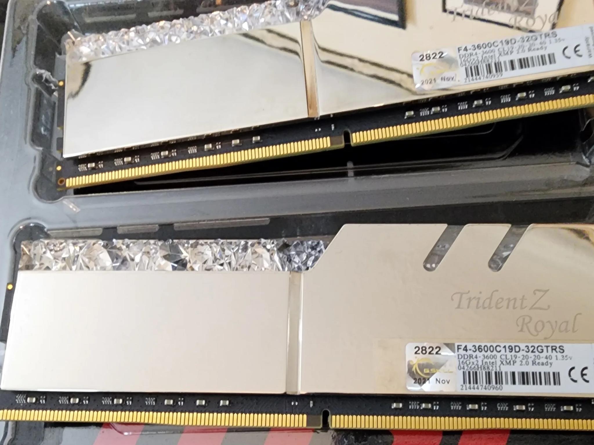 G.SKILL F4-3600C19D-32GTRS Trident Z Royal DDR4-3600 CL19-20-20-40 1.35V 32GB (2x16GB) ARGB