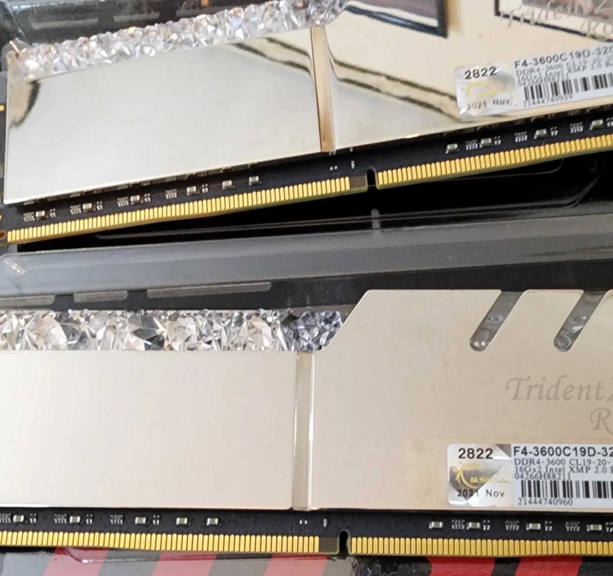 G.SKILL F4-3600C19D-32GTRS Trident Z Royal DDR4-3600 CL19-20-20-40 1.35V 32GB (2x16GB) ARGB