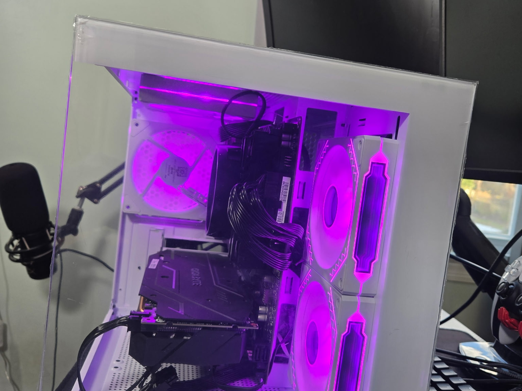 A 1080p/1440p custom gaming pc with a Gigabyte GeForce RTX OC 2060 and an AMD Ryzen 5 5500