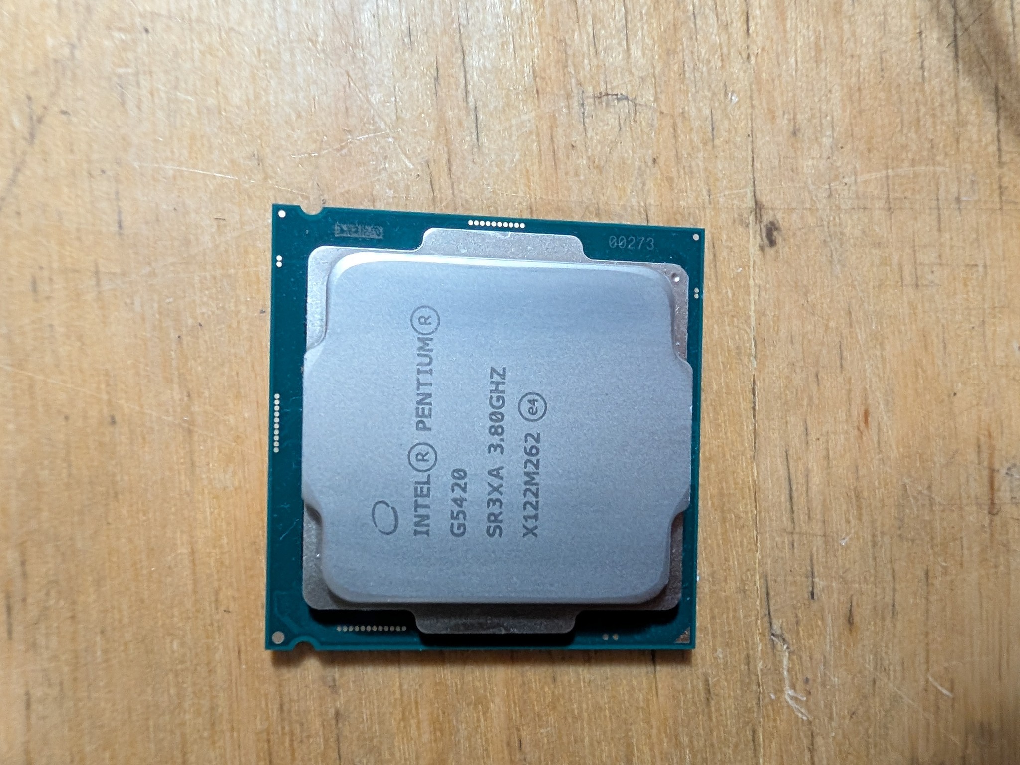 Intel Pentium G5420 + Stock Cooler