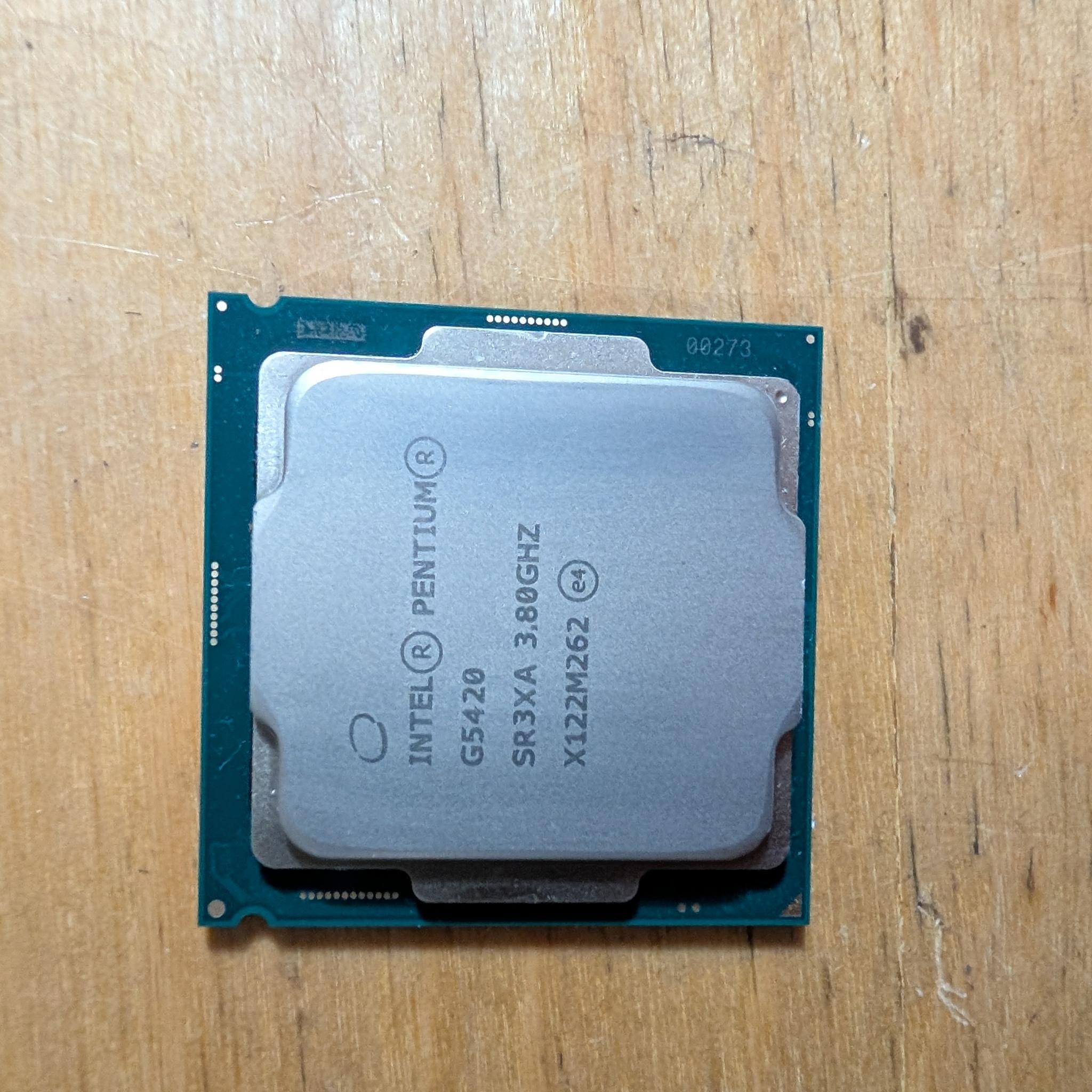 Intel Pentium G5420 + Stock Cooler