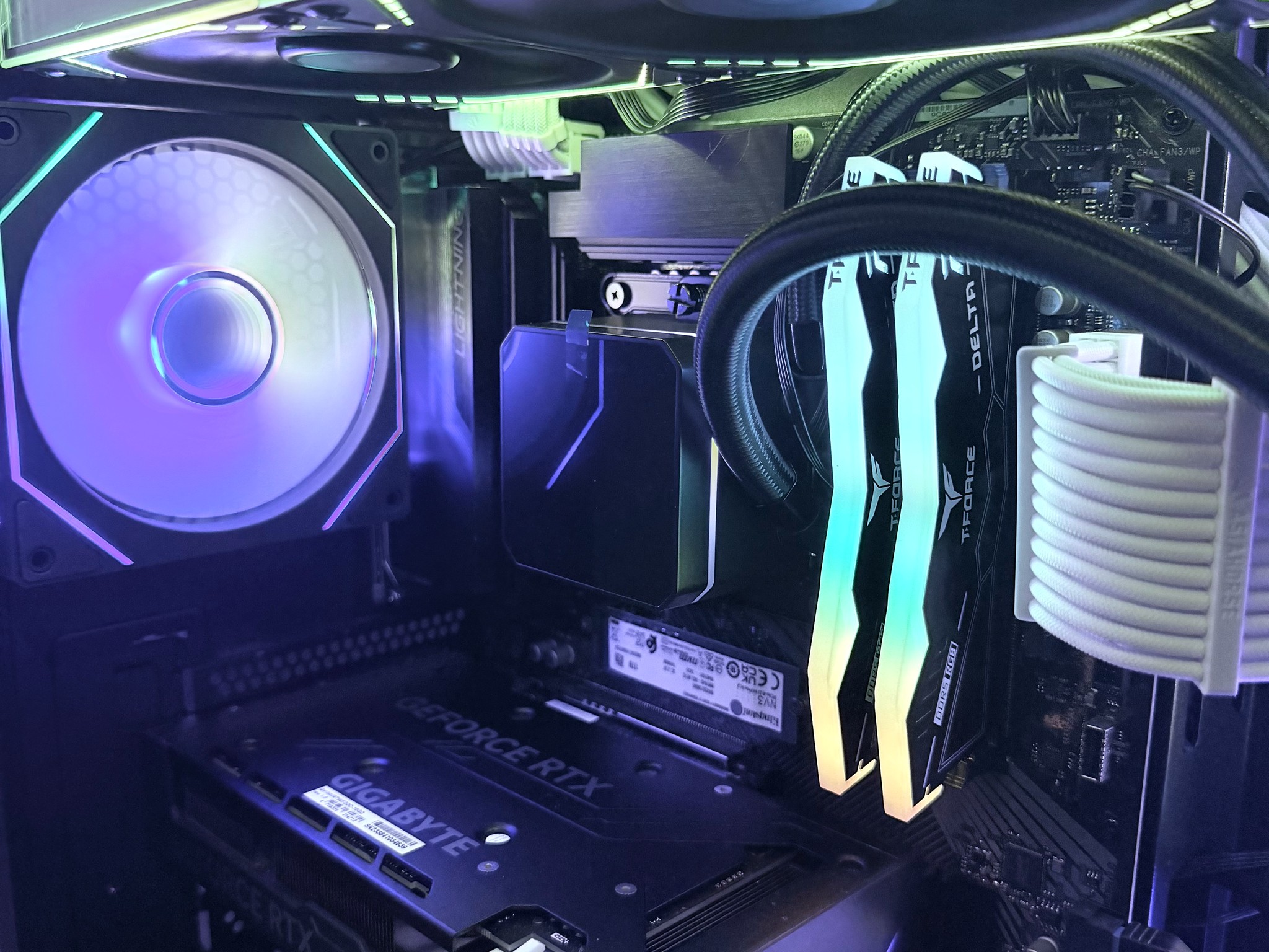 🌈"Astral Neon"⚫️ | 1440p + AI | i7 14700KF | RTX 4060 Ti 16GB| 32GB DDR5 | 1TB SSD | Free Shipping