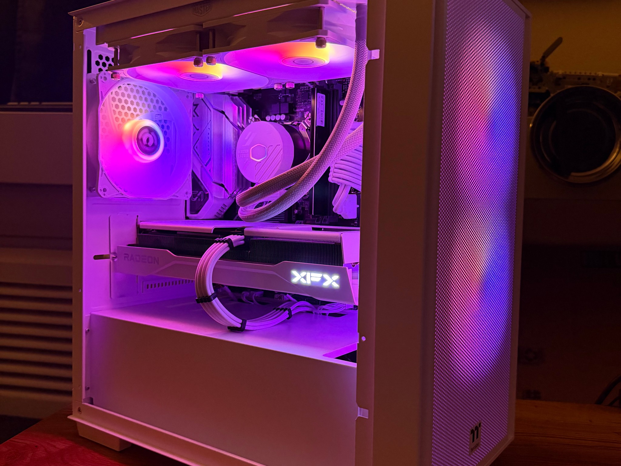 ❄️🧊 White Out 🧊❄️ Intel Gaming PC! i5-13600K | 9060XT 16GB | 1TB SSD | 16GB DDR4 | Free Shipping!