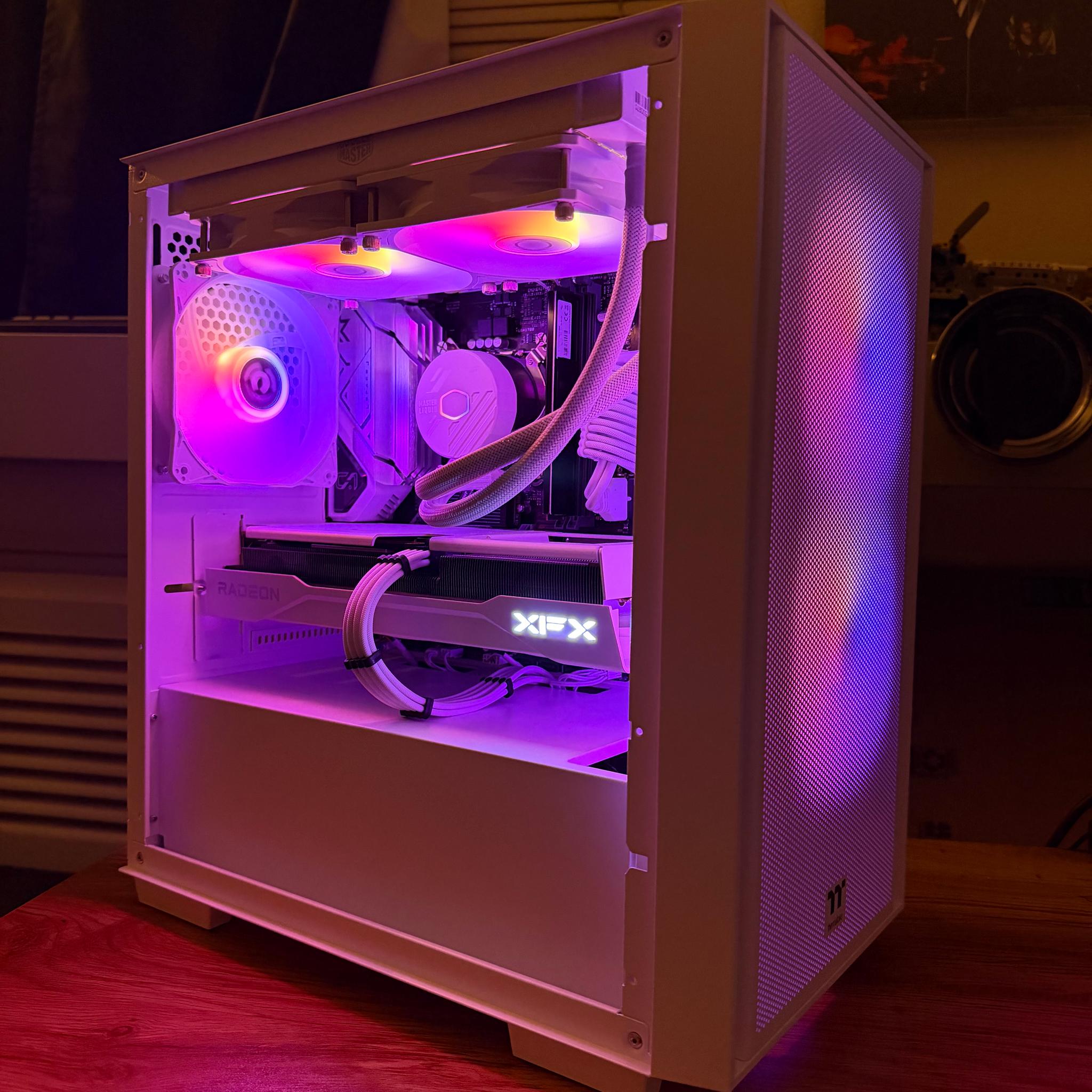 ❄️🧊 White Out 🧊❄️ Intel Gaming PC! i5-13600K | 9060XT 16GB | 1TB SSD | 16GB DDR4 | Free Shipping!